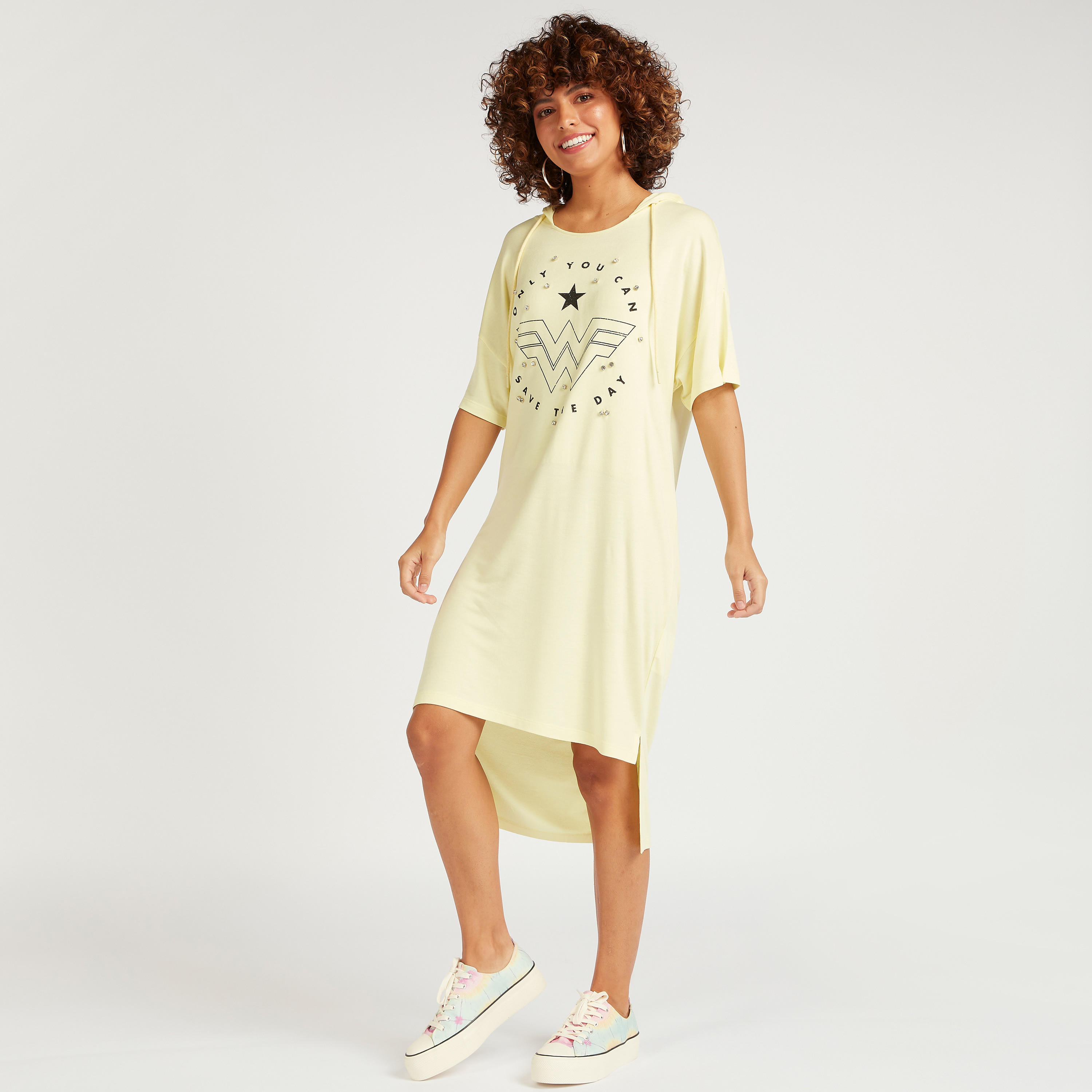 فستان تيشيرت ميدي بطبعات شعار وندر وومن-women-clothing-dresses-image-1