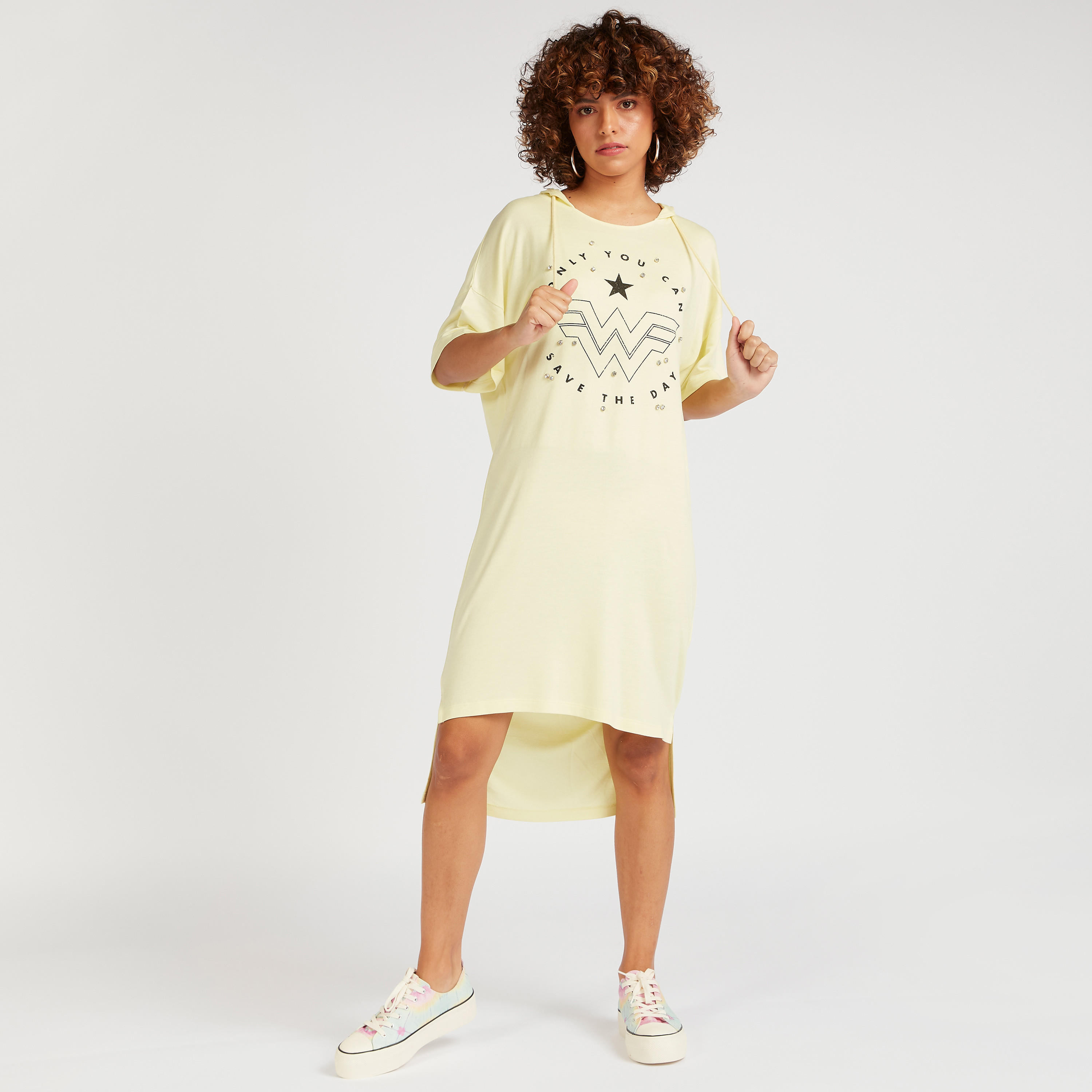 فستان تيشيرت ميدي بطبعات شعار وندر وومن-women-clothing-dresses-image-2