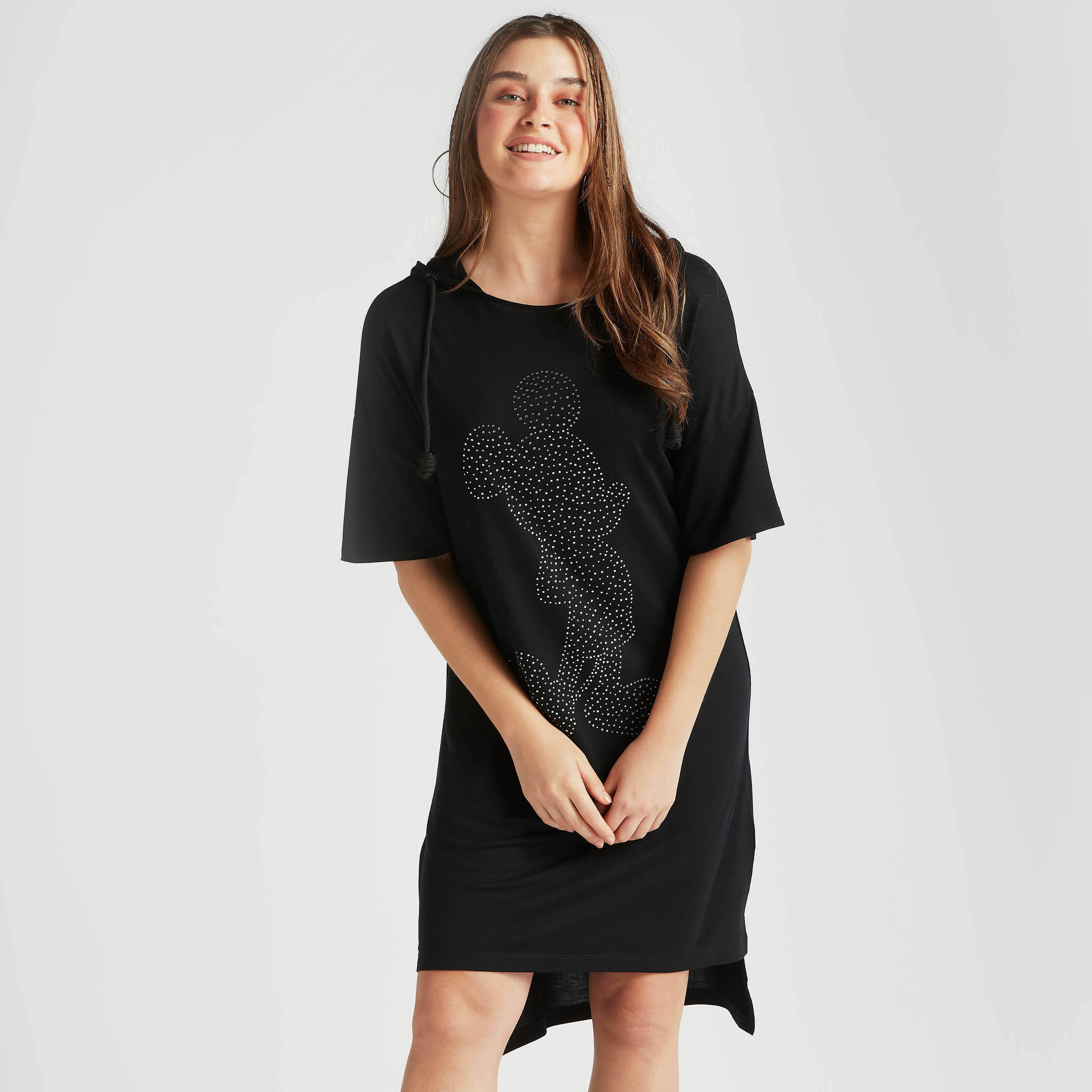فستان واسع بتزيينات ميكي ماوس وأطراف غير مستوية وأكمام قصيرة-women-clothing-dresses-image-1