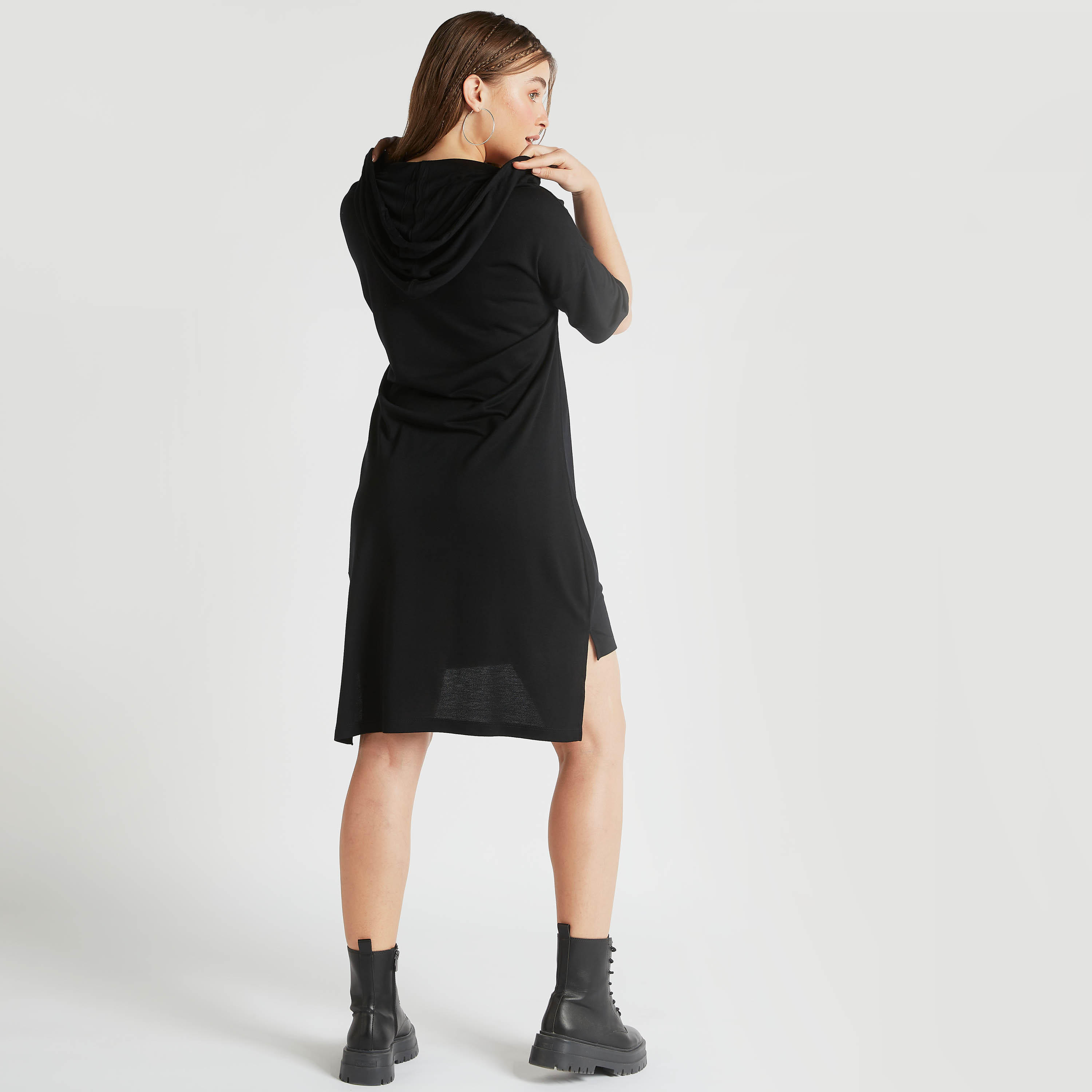فستان واسع بتزيينات ميكي ماوس وأطراف غير مستوية وأكمام قصيرة-women-clothing-dresses-image-4