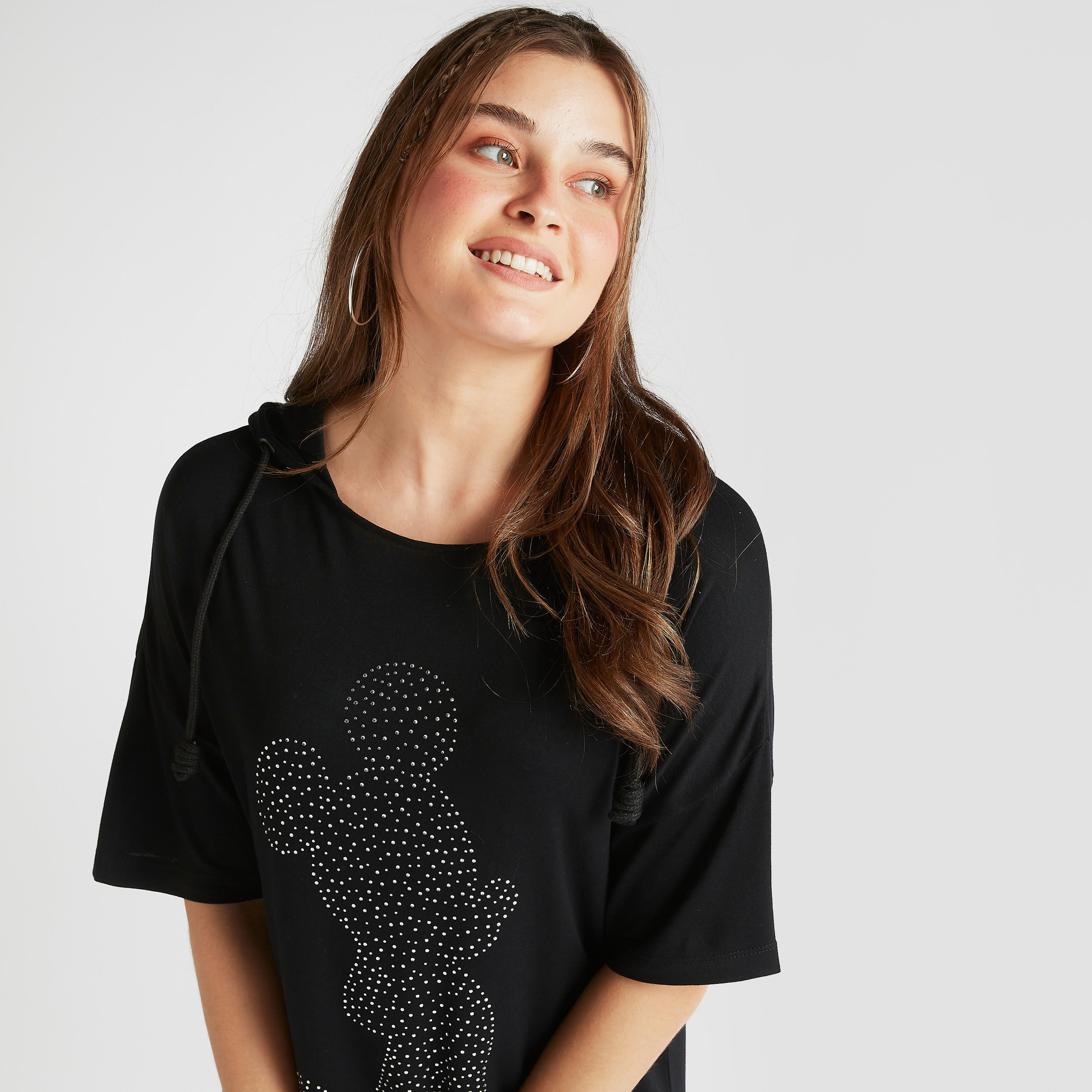 فستان واسع بتزيينات ميكي ماوس وأطراف غير مستوية وأكمام قصيرة-women-clothing-dresses-image-5
