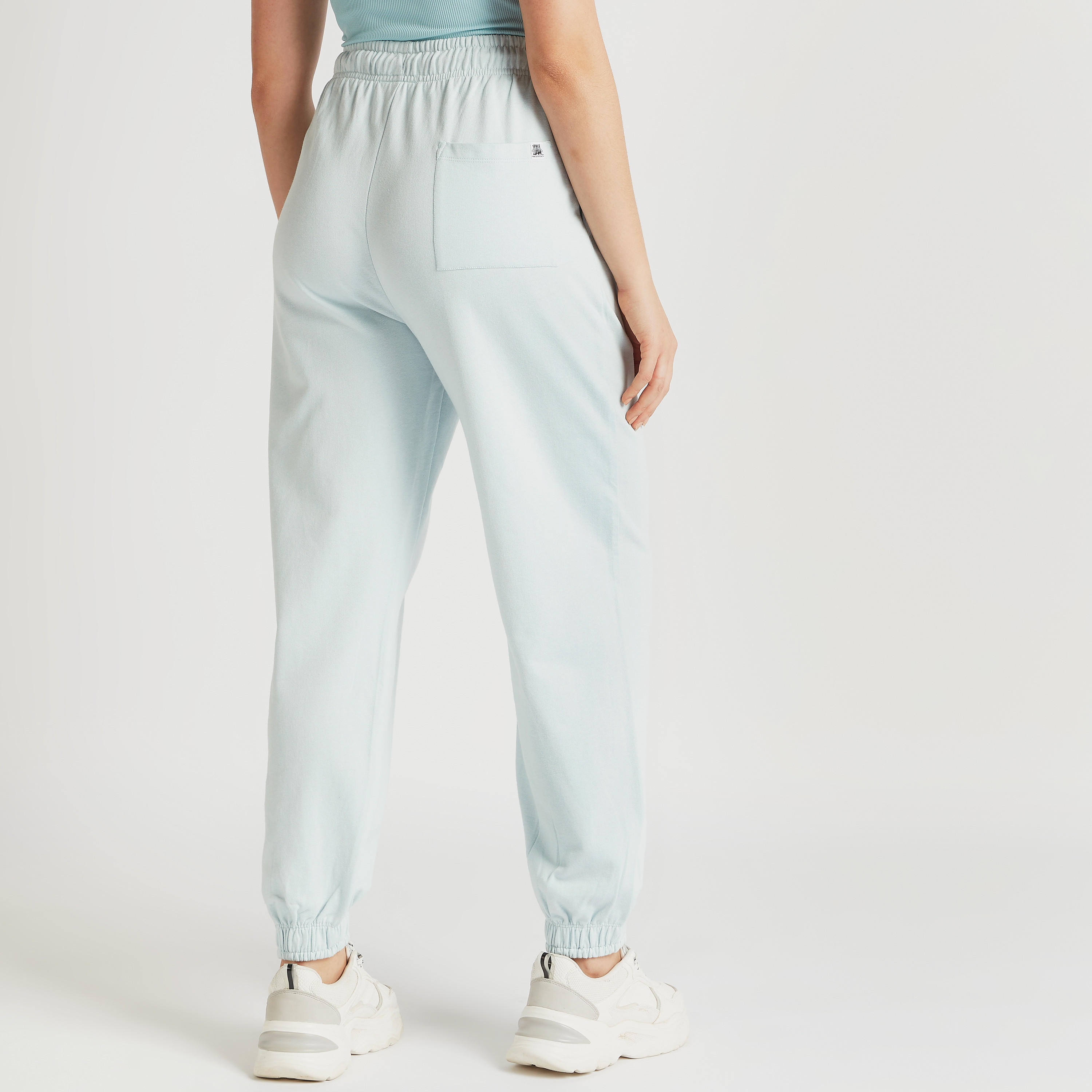 بنطلون رياضي برباط وتطريز باجز باني-women-clothing-bottoms-joggers-image-4