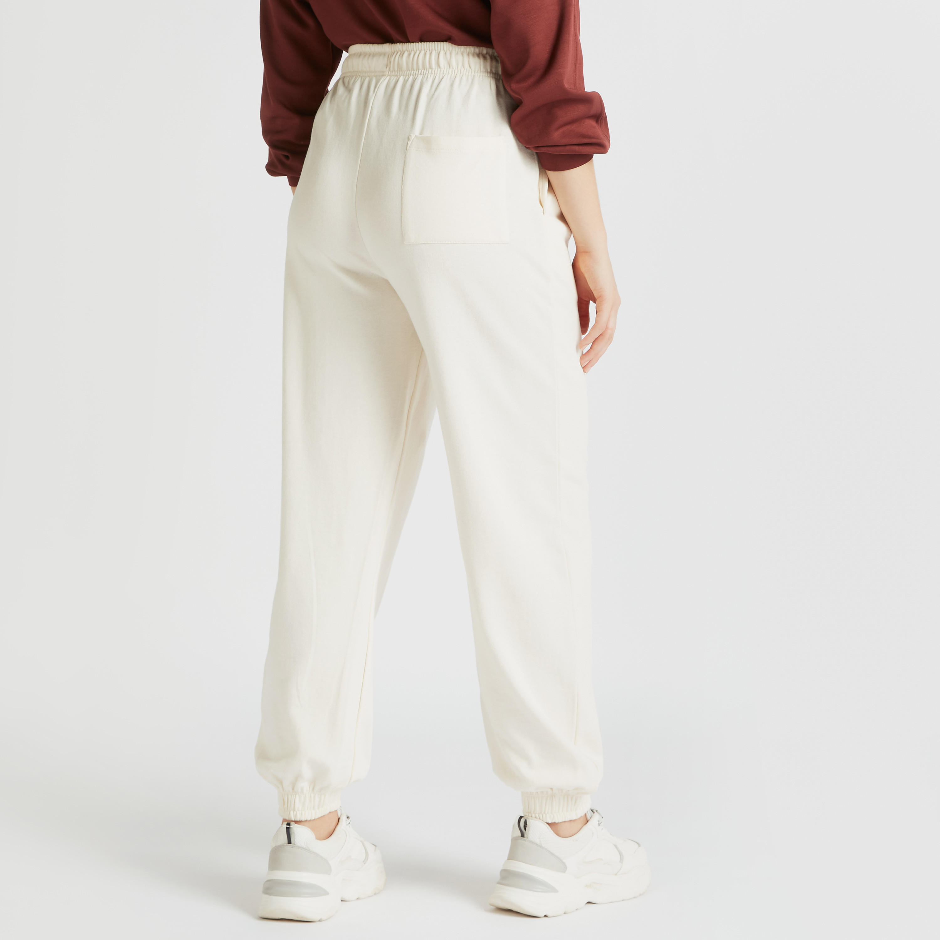 بنطلون رياضي بخصر متوسّط الارتفاع ورباط وجيوب وطبعات ميكي ماوس-women-clothing-bottoms-joggers-image-4