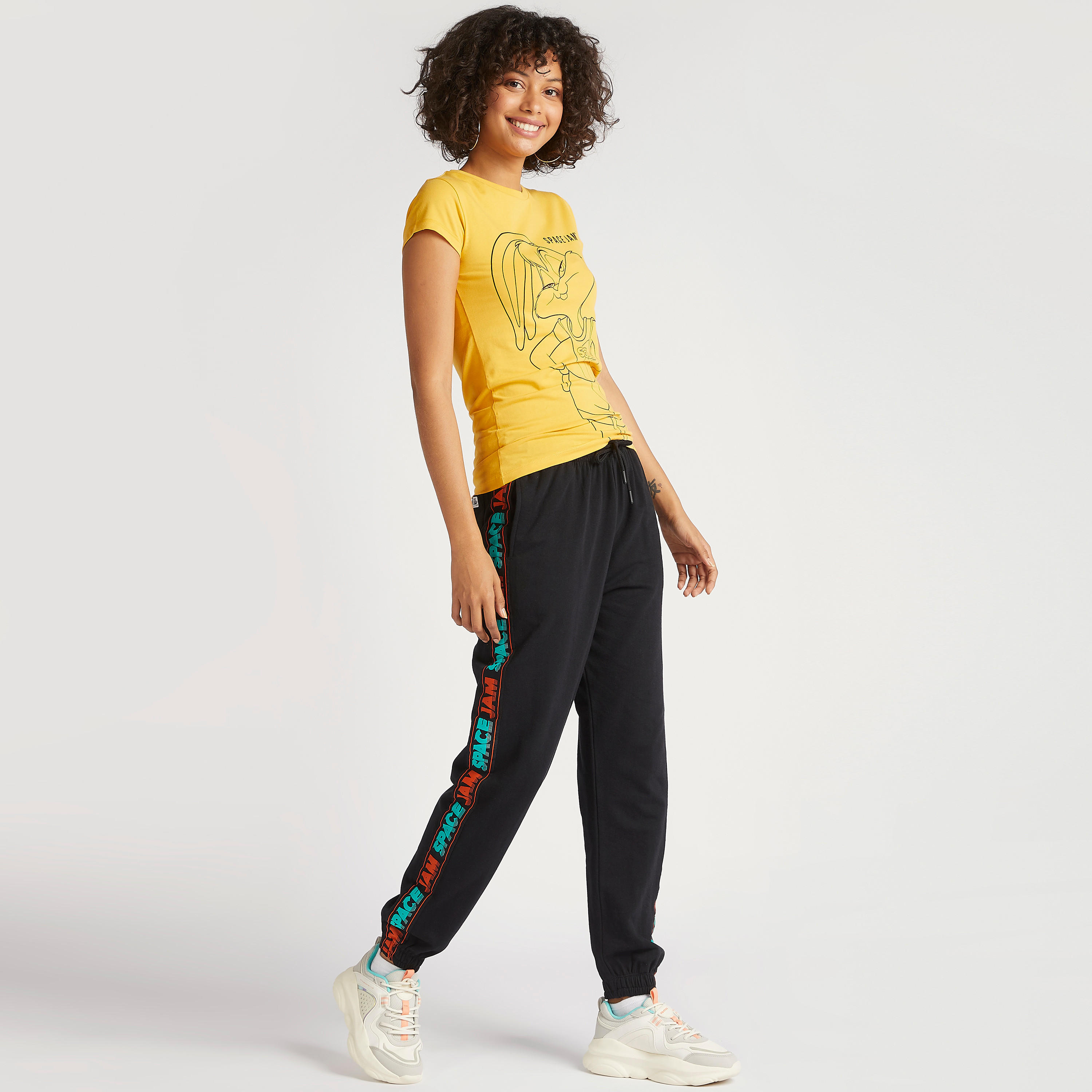 بنطلون رياضي برباط إغلاق وطبعات نصية وشرائط جانبية-women-clothing-bottoms-joggers-image-2