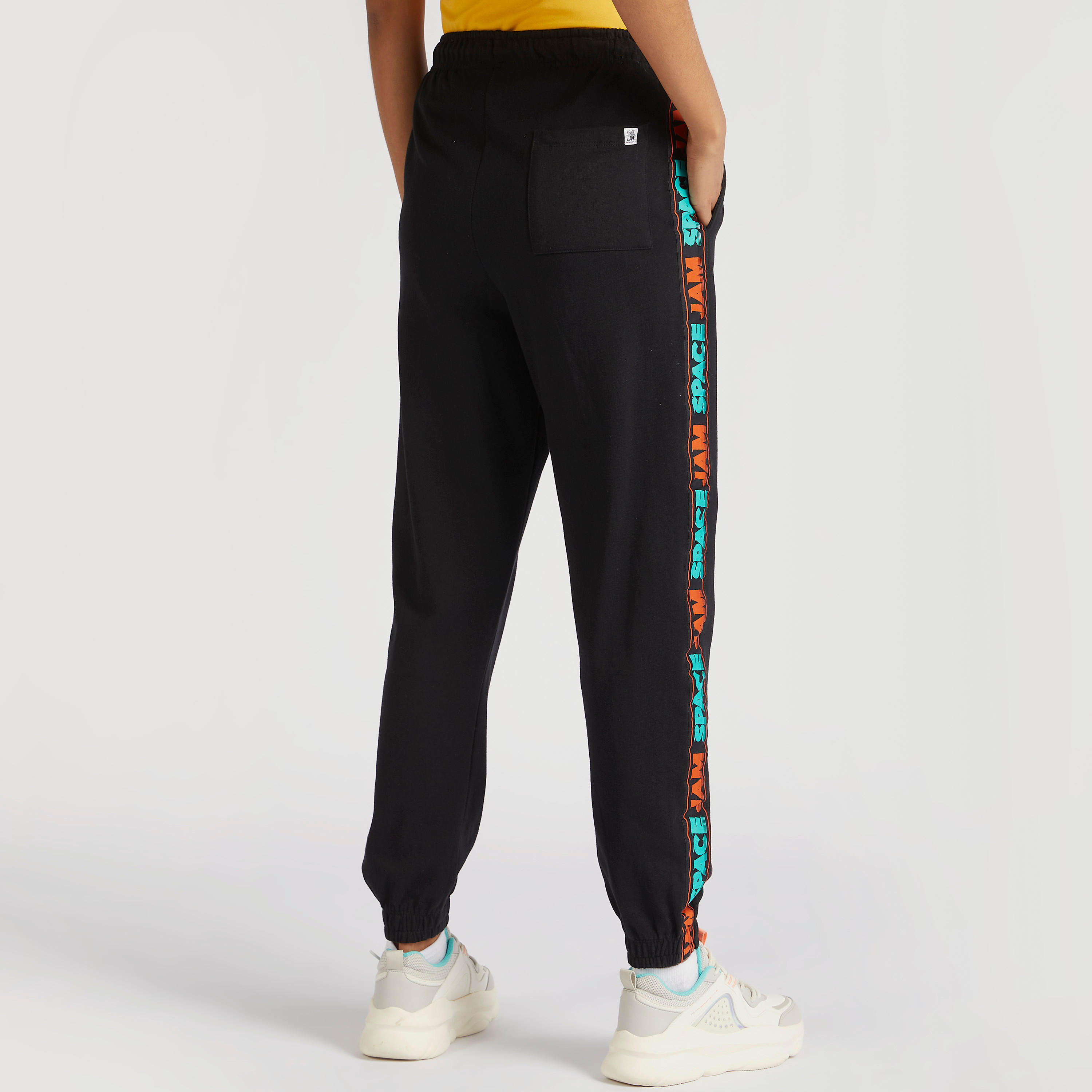 بنطلون رياضي برباط إغلاق وطبعات نصية وشرائط جانبية-women-clothing-bottoms-joggers-image-4