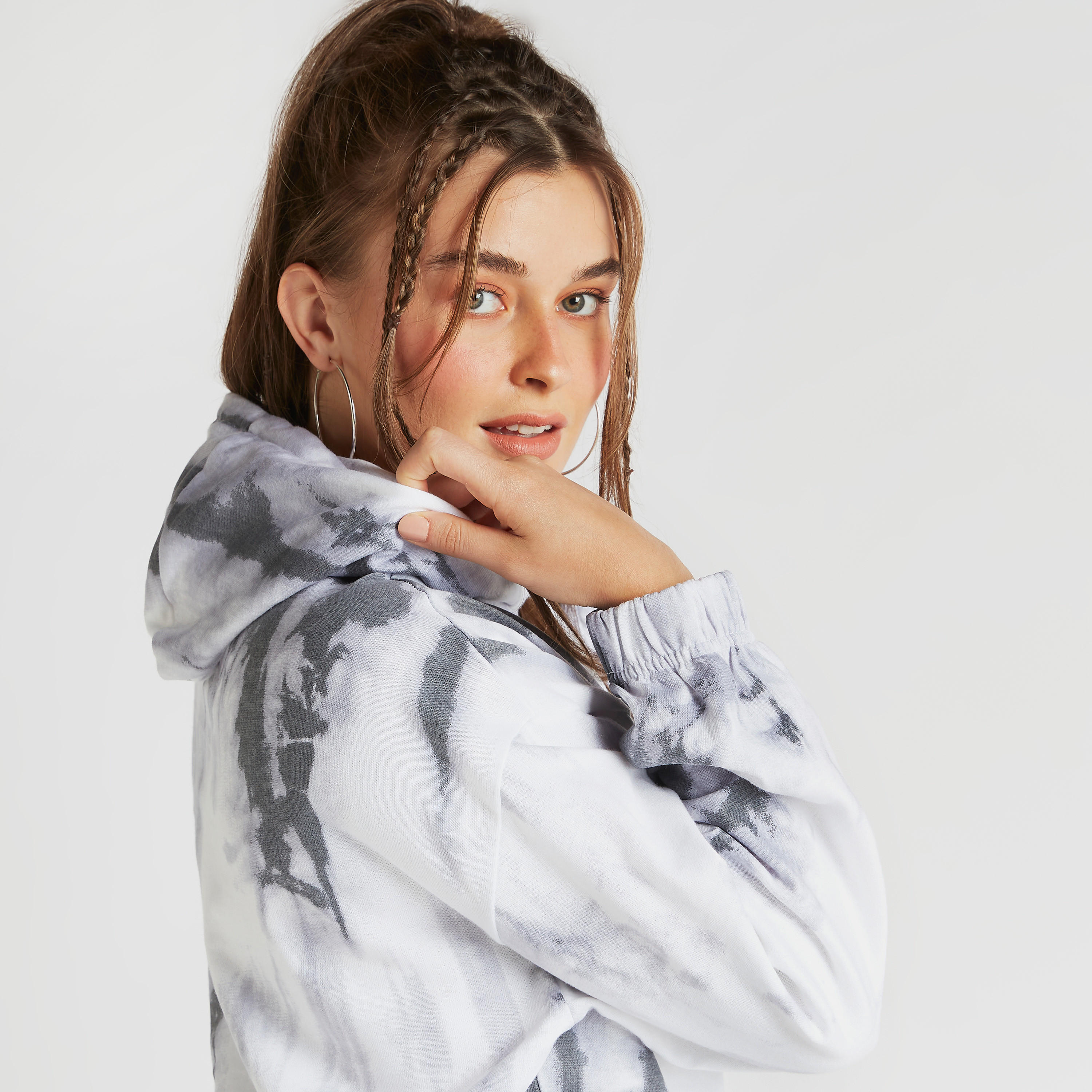 هودي بطبعات ميكي ماوس وأكمام طويلة-women-winterwear-hoodiesandsweatshirts-hoodies-image-5