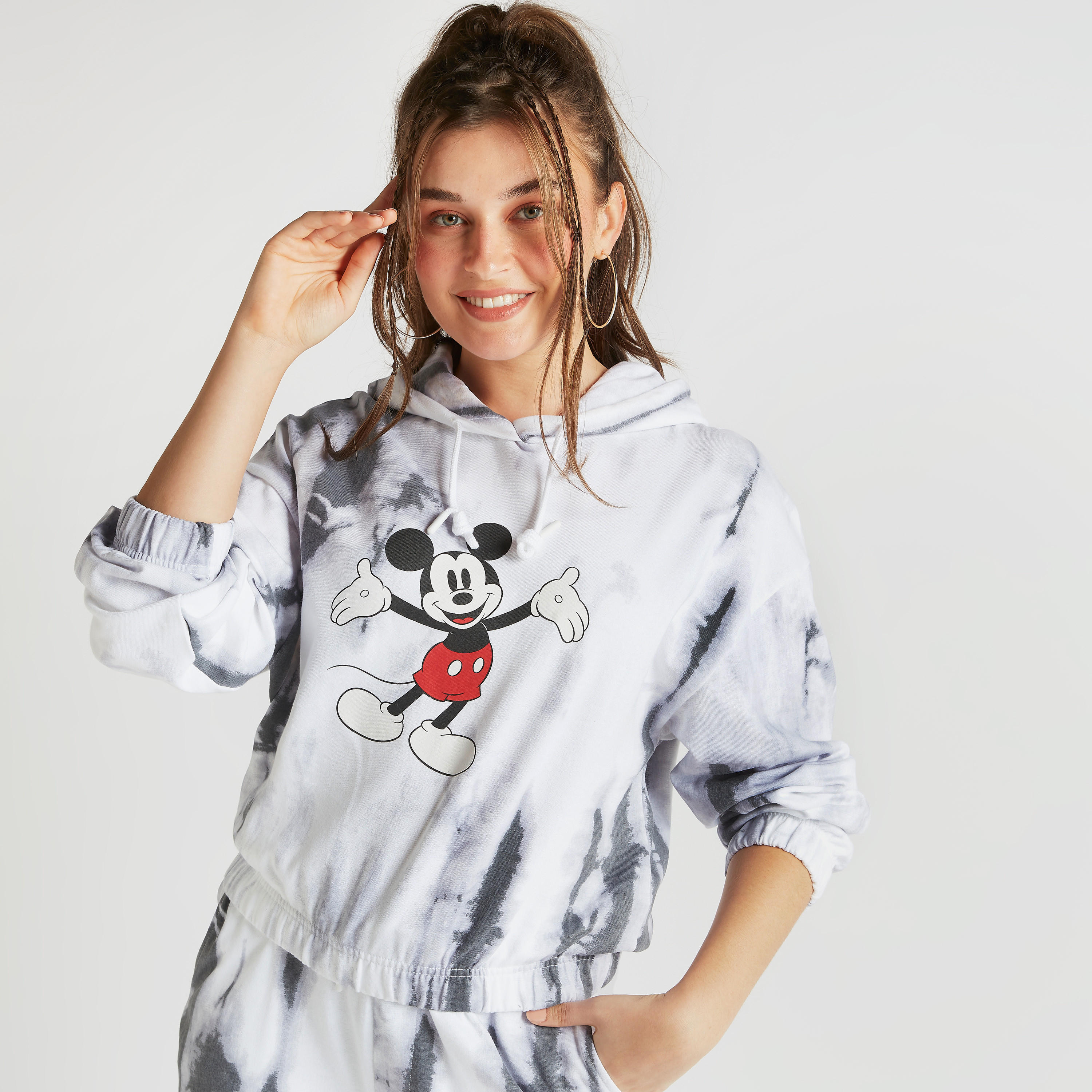 هودي بطبعات ميكي ماوس وأكمام طويلة-women-winterwear-hoodiesandsweatshirts-hoodies-image-6