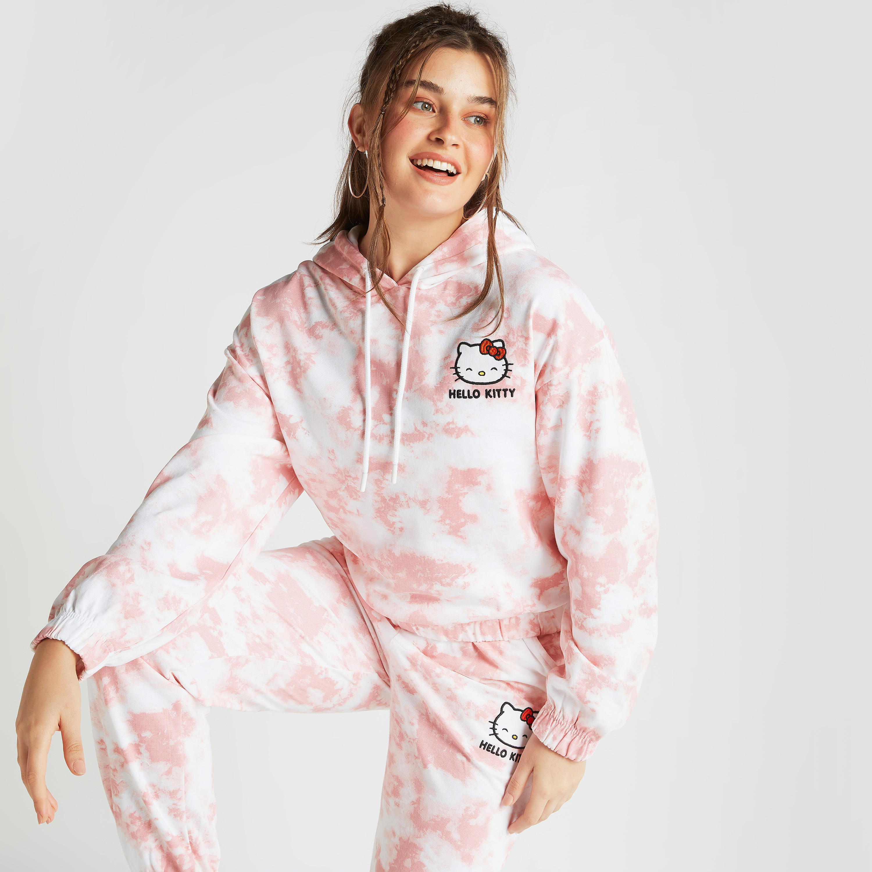 هودي بأكمام طويلة وطبعات هالو كيتي-women-winterwear-hoodiesandsweatshirts-hoodies-image-1
