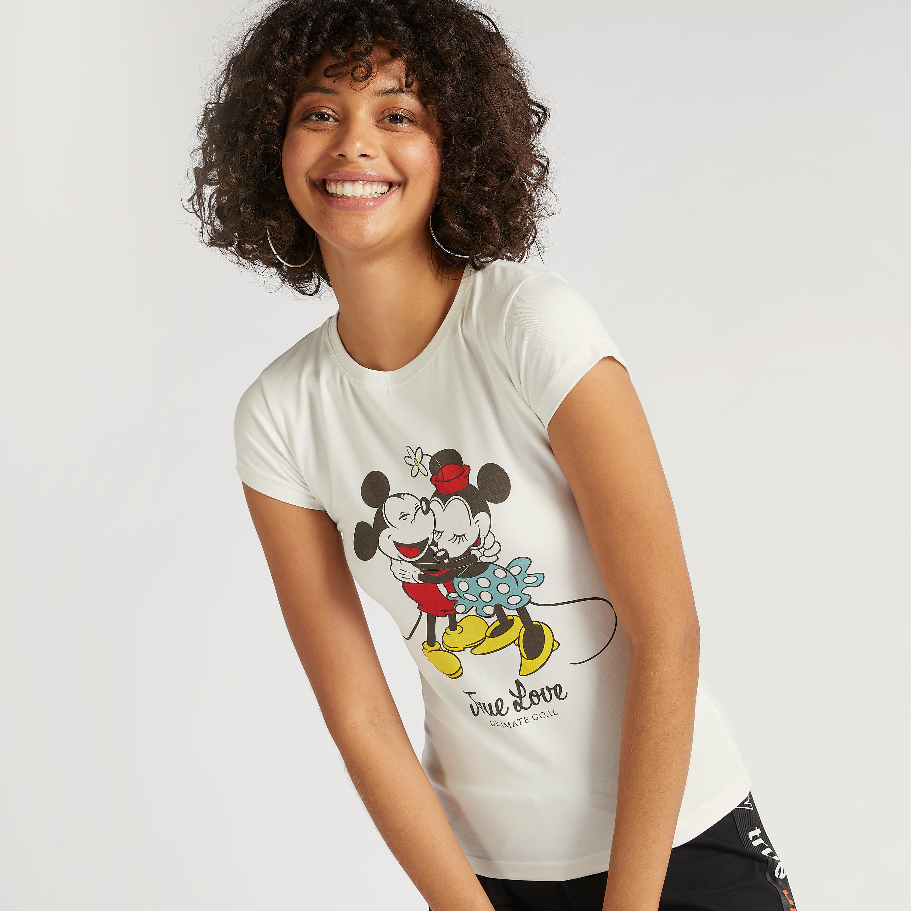 تيشيرت بياقة ضيّقة وأكمام كاب وطبعات ميكي وميني ماوس-women-clothing-tshirts-image-1