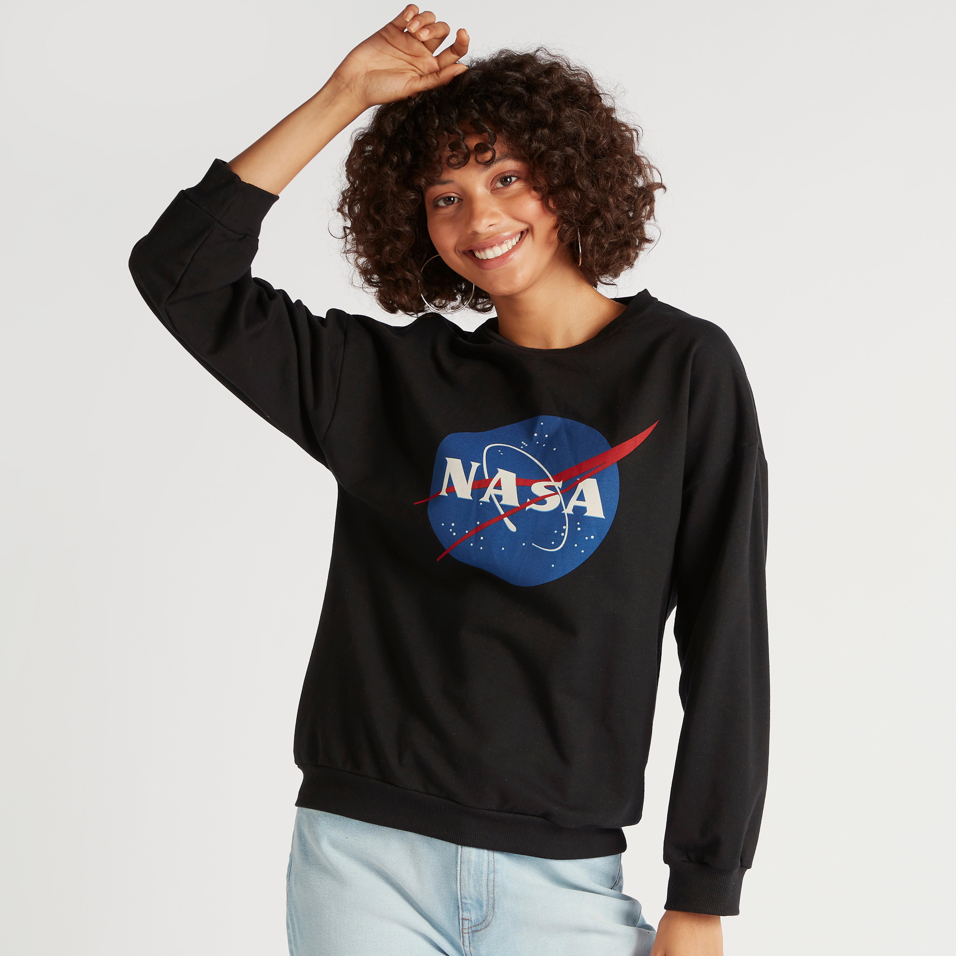 سويت شيرت بياقة ضيقة وأكمام طويلة وطبعات ناسا-women-winterwear-hoodiesandsweatshirts-sweatshirts-image-4