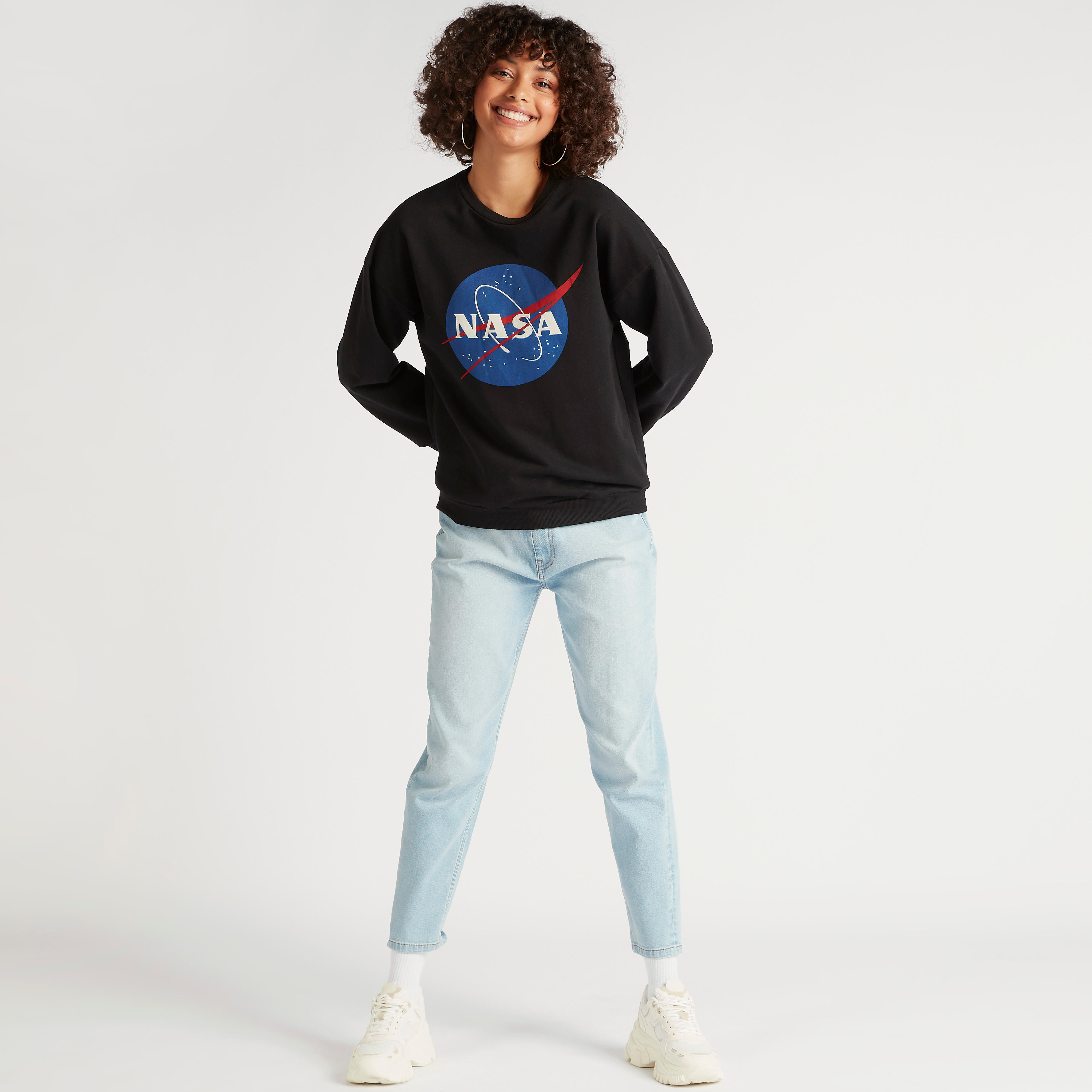 سويت شيرت بياقة ضيقة وأكمام طويلة وطبعات ناسا-women-winterwear-hoodiesandsweatshirts-sweatshirts-image-3