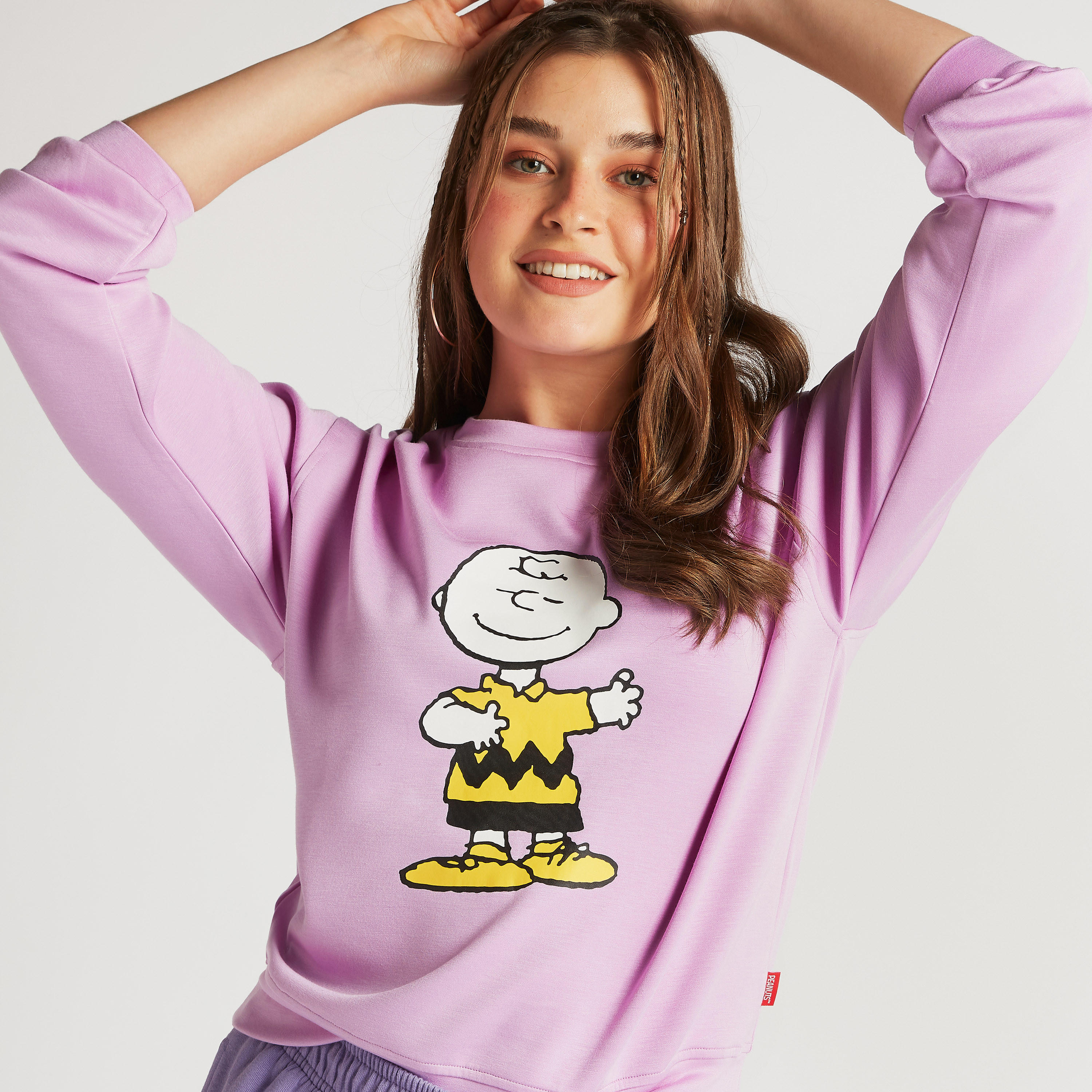 سويت شيرت بأكمام طويلة و ياقة ضيقة وطبعات تشارلي براون-women-winterwear-hoodiesandsweatshirts-sweatshirts-image-1