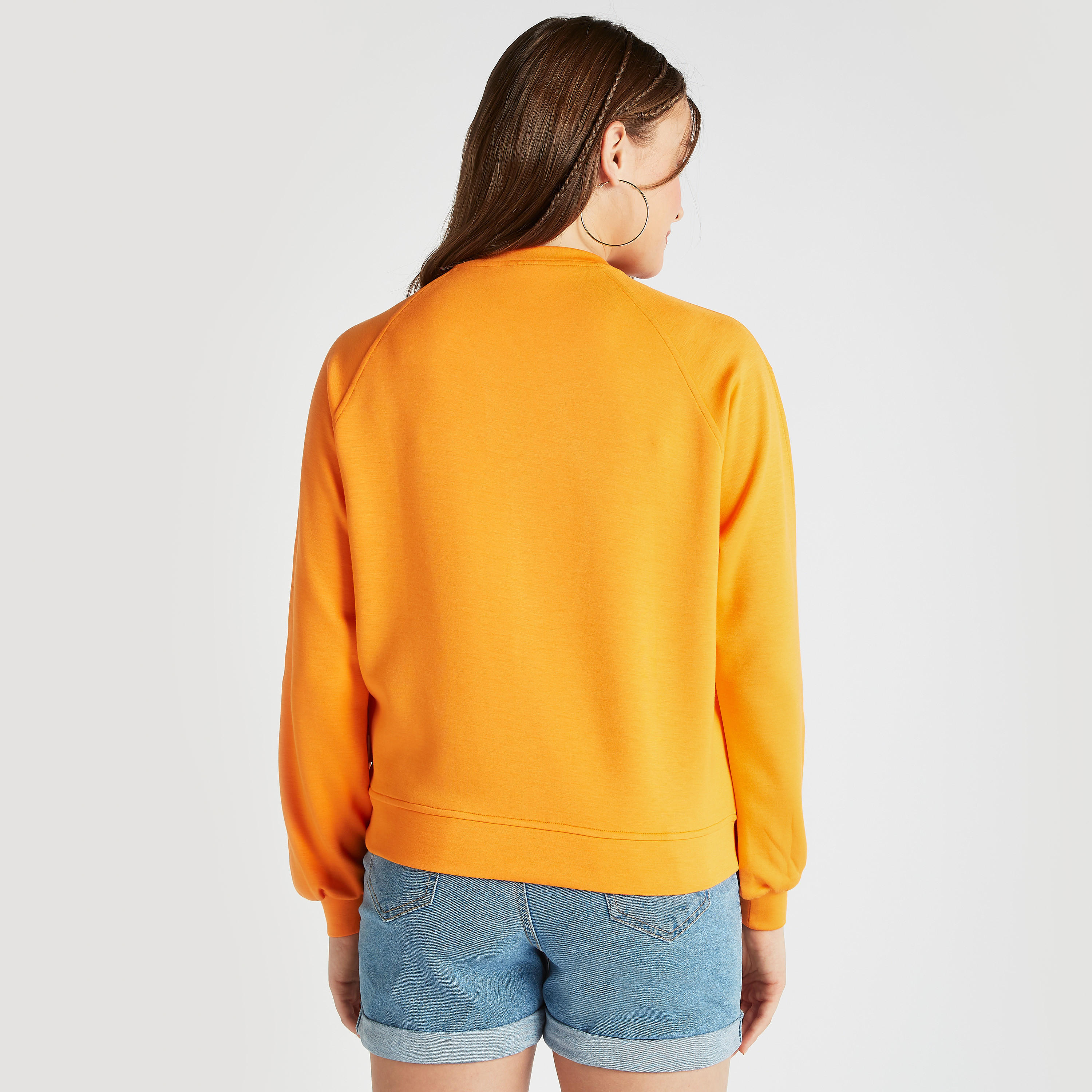 سويت شيرت بأكمام طويلة وياقة ضيّقة وطبعات باور باف جيرلز-women-winterwear-hoodiesandsweatshirts-sweatshirts-image-4