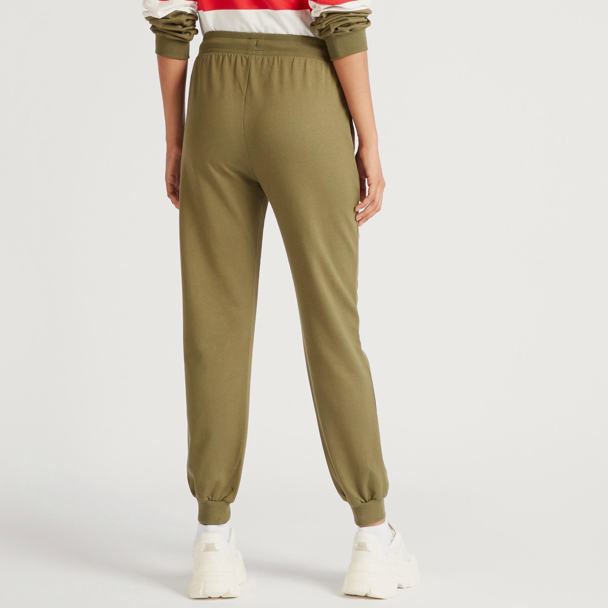 بنطلون رياضي بخصر متوسط الارتفاع وجيوب وطبعات ناسا-women-clothing-bottoms-joggers-image-4