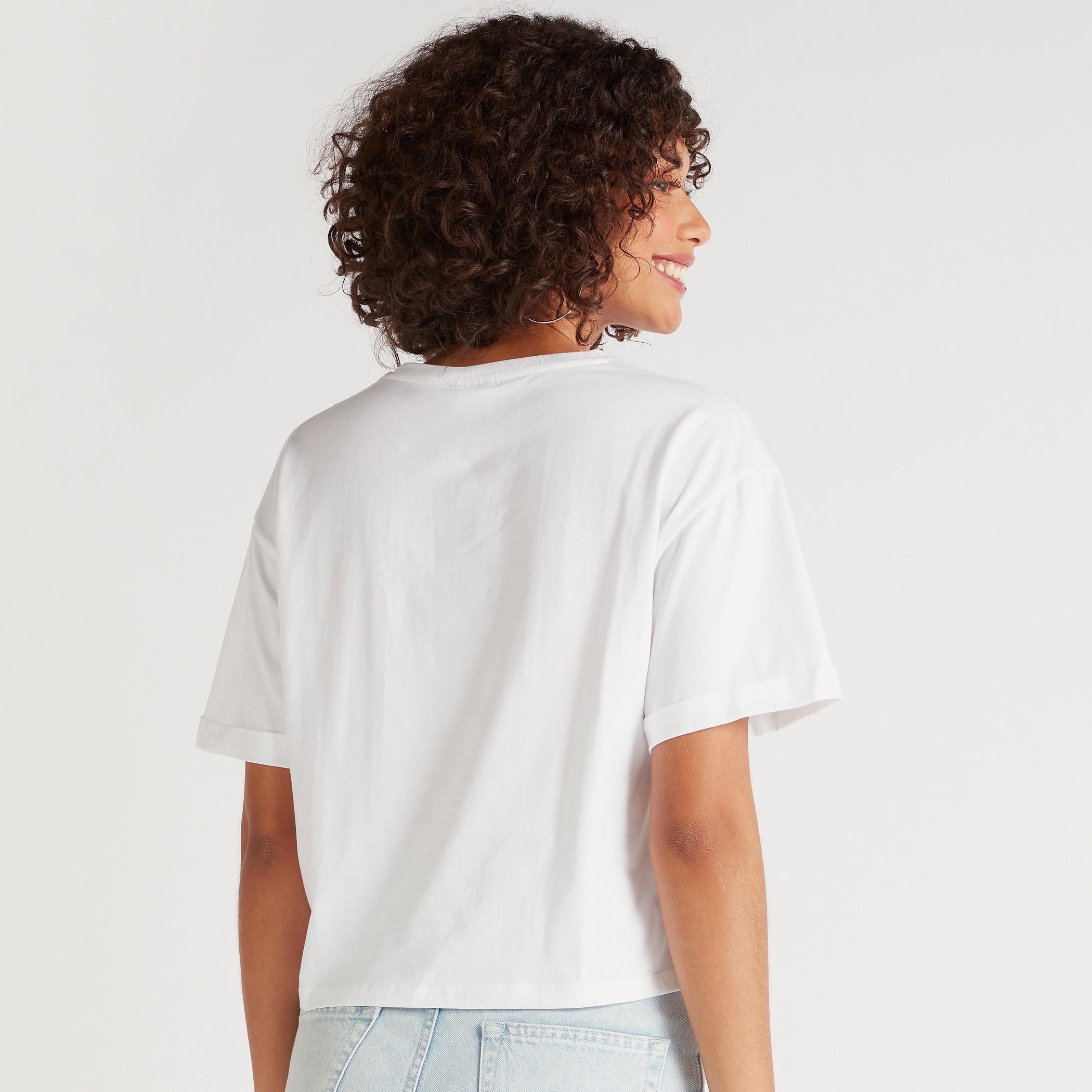 تيشيرت قصير بياقة ضيّقة وأكمام قصيرة وطبعات ميكي ماوس-women-clothing-tshirts-image-4