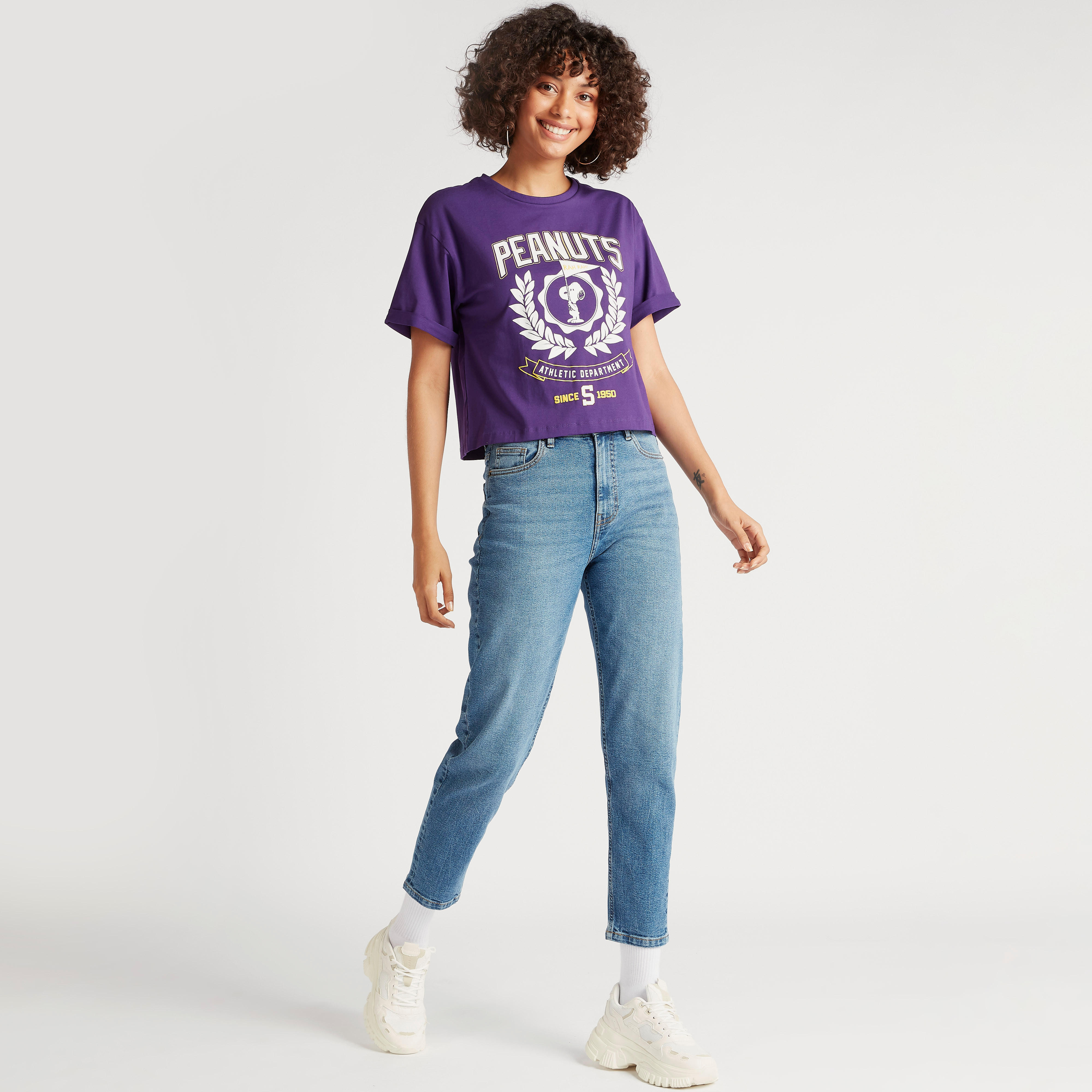 تيشيرت بياقة ضيقة وأكمام قصيرة وطبعات بينوتس-women-clothing-tshirts-image-2