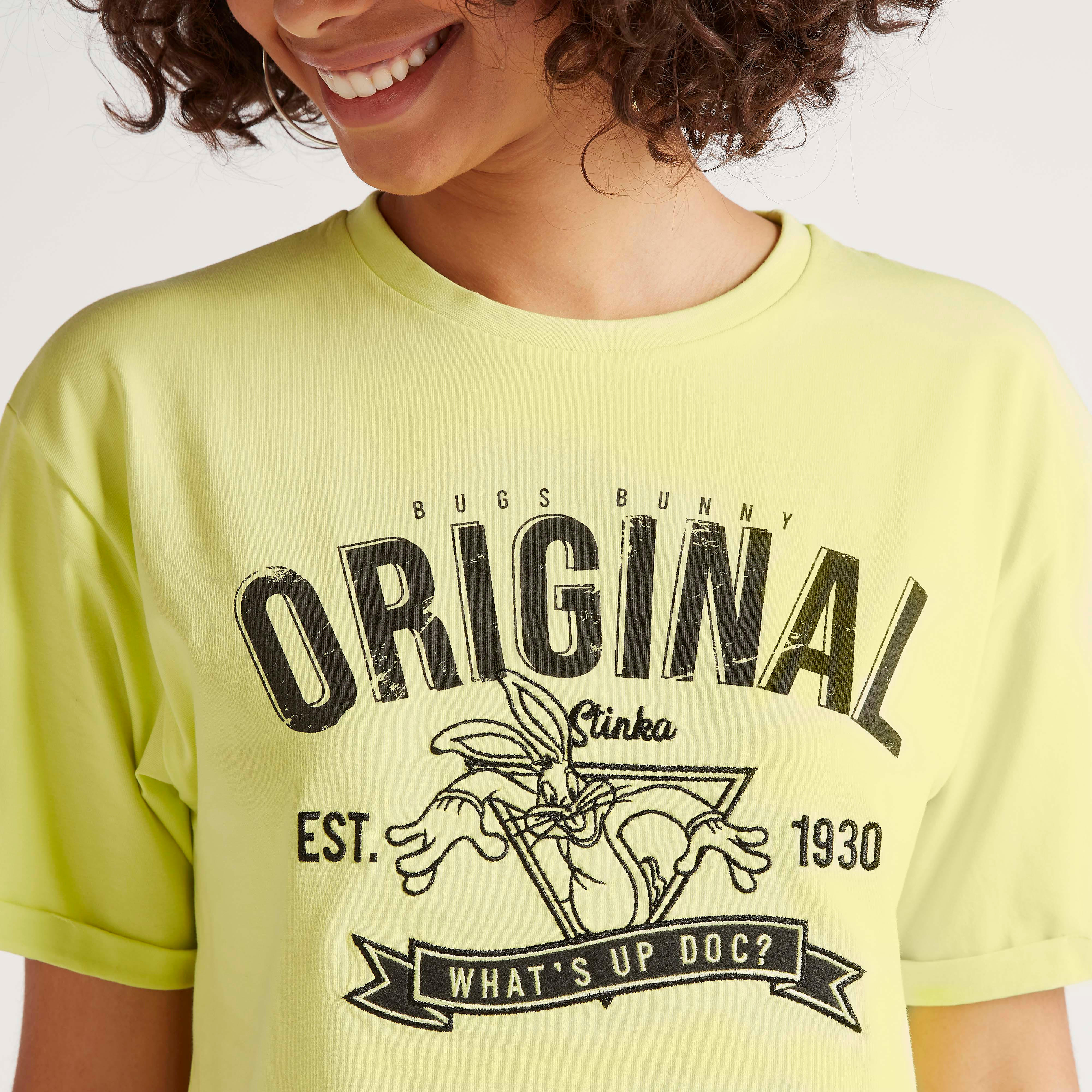 تيشيرت بياقة ضيقة وأكمام قصيرة وطبعات لوني تيونز-women-clothing-tshirts-image-3
