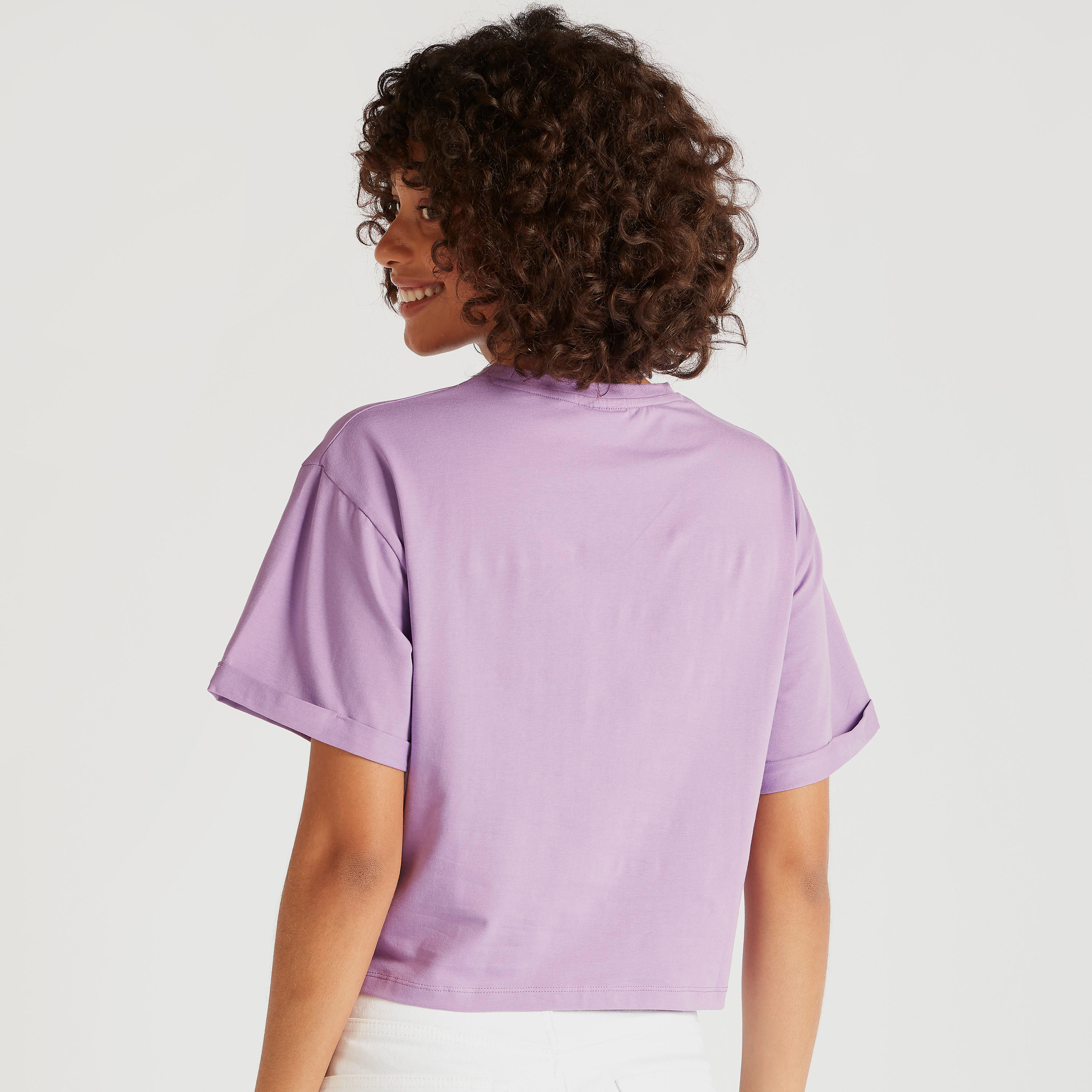 تيشيرت بياقة ضيقة وأكمام قصيرة وطبعات لوني تيونز-women-clothing-tshirts-image-4