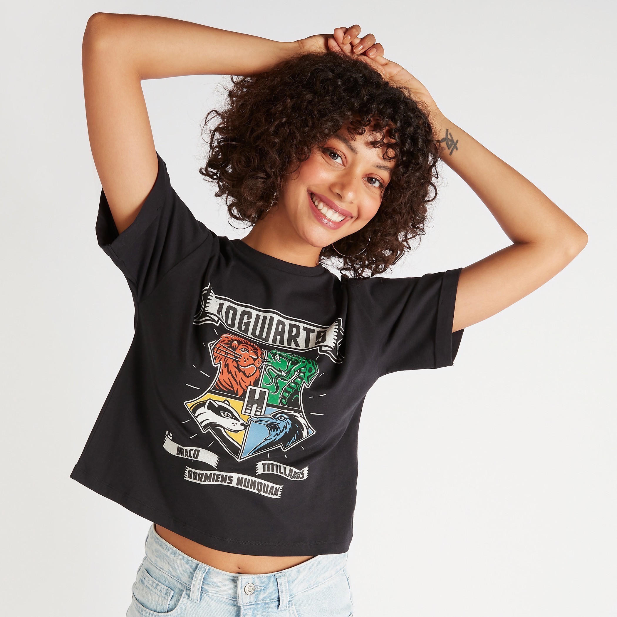 Hogwarts Print Crop T-shirt with Short Sleeves and Crew Neck-women-clothing-tshirts-image-1