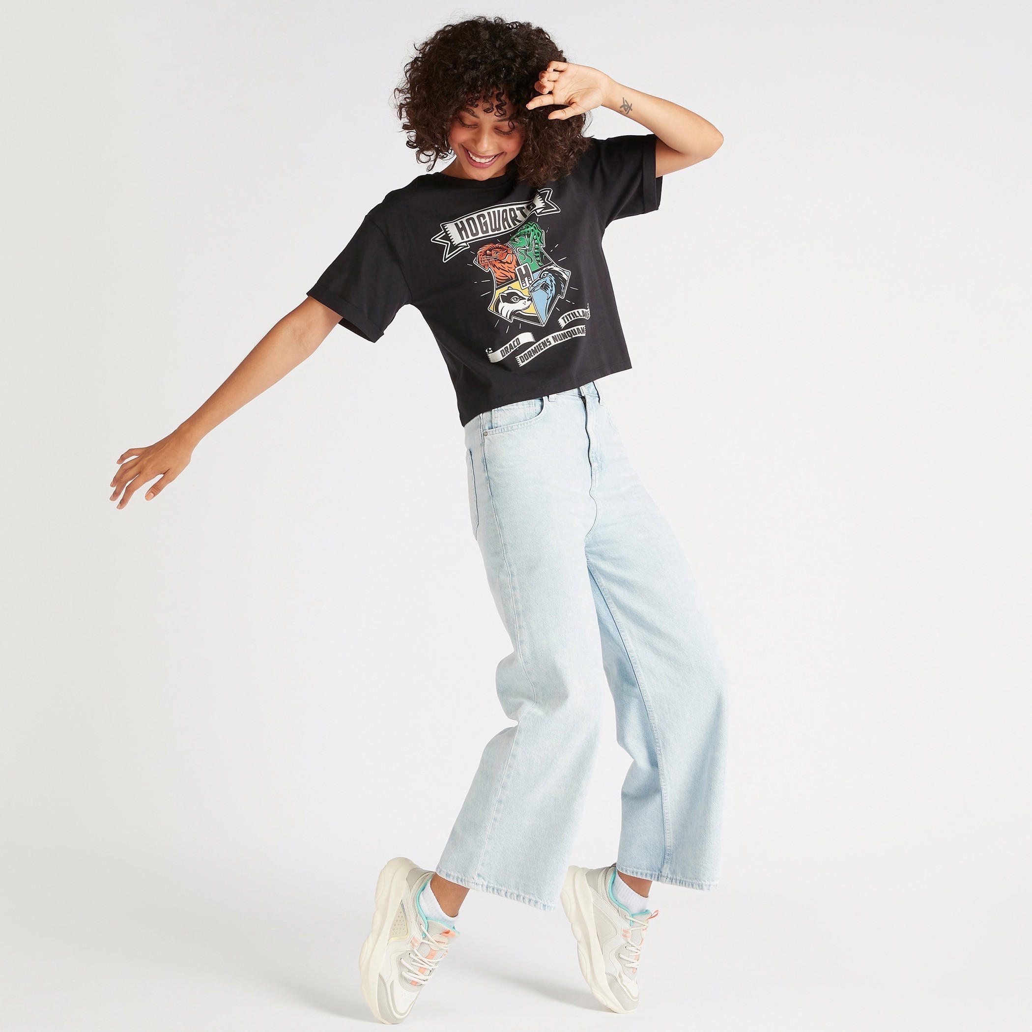 Hogwarts Print Crop T-shirt with Short Sleeves and Crew Neck-women-clothing-tshirts-image-2