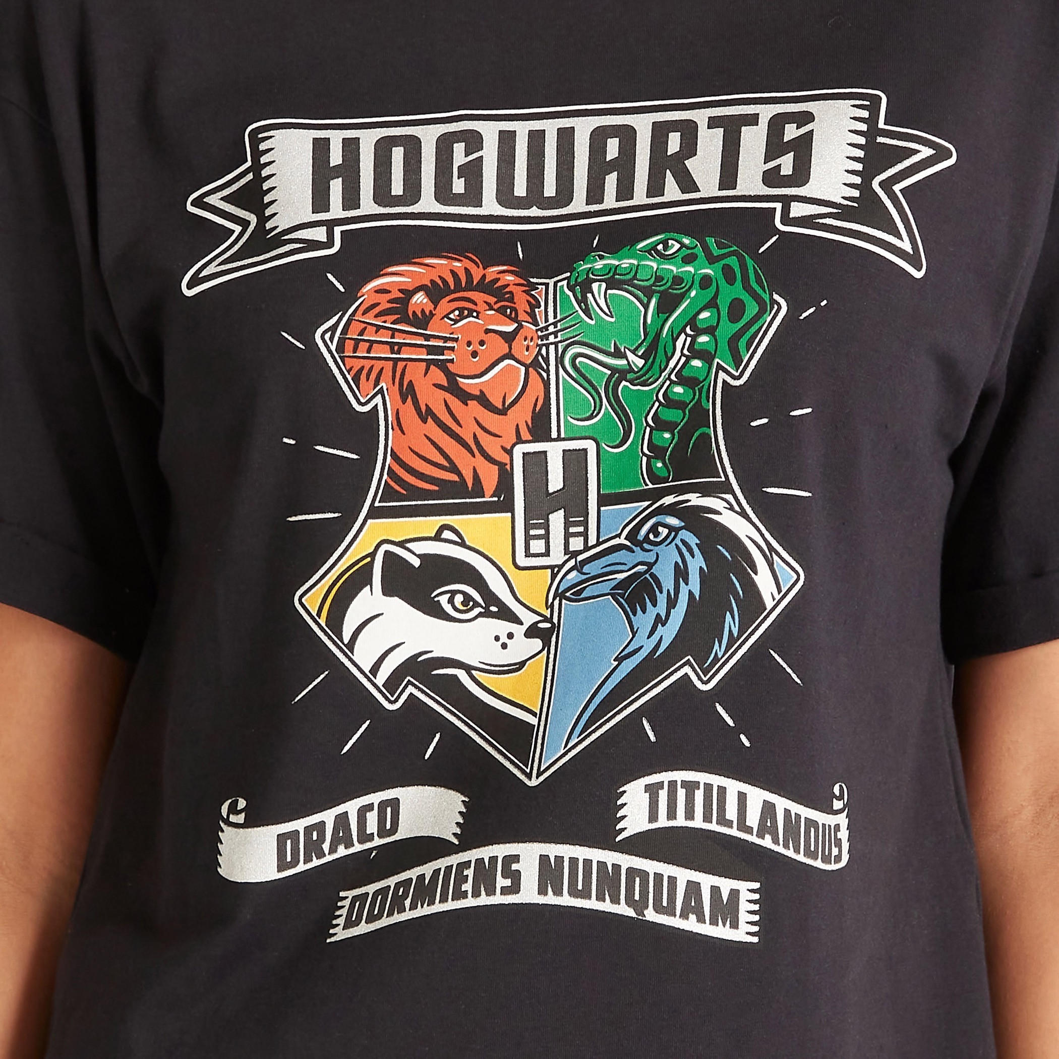 Hogwarts Print Crop T-shirt with Short Sleeves and Crew Neck-women-clothing-tshirts-image-3