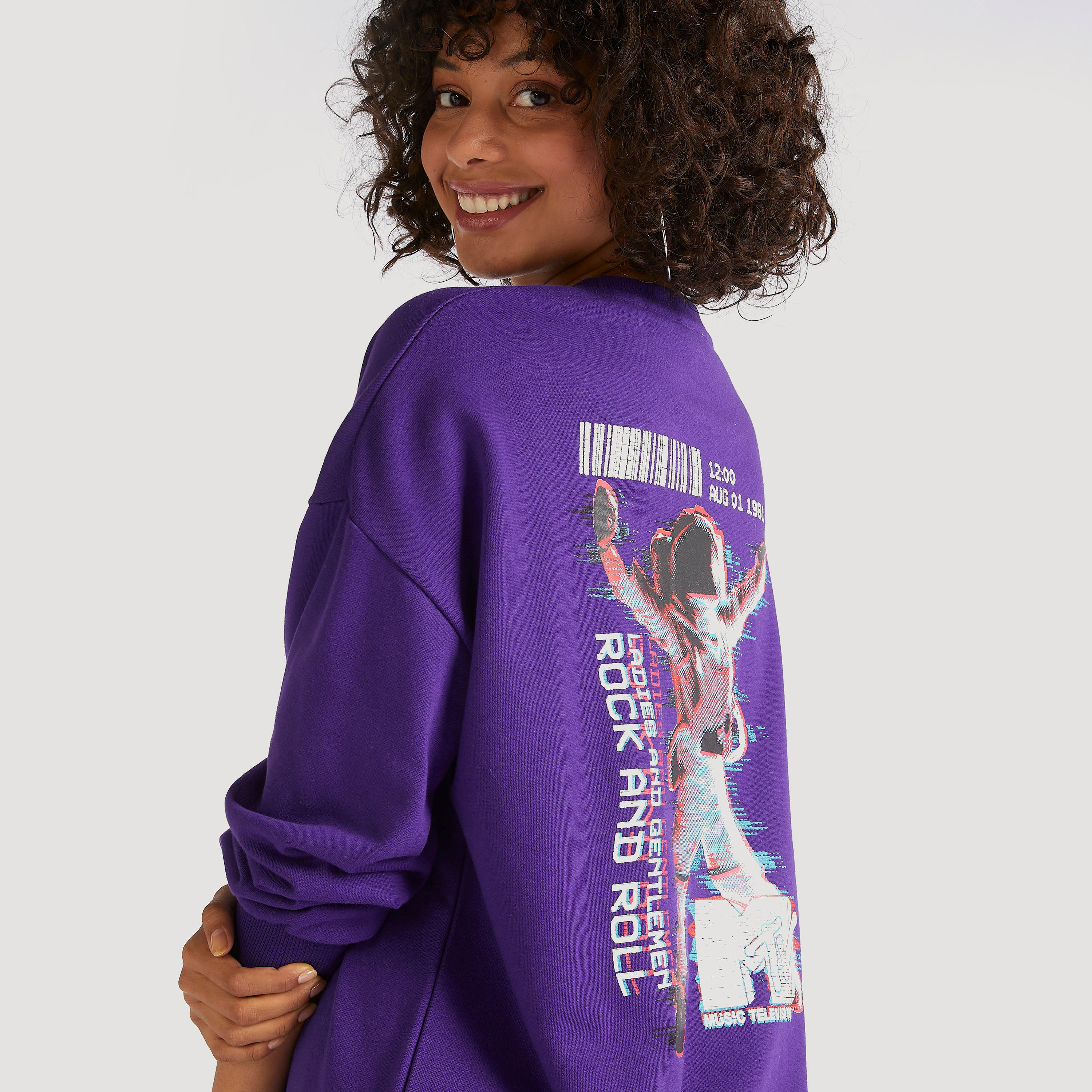 فستان جامبر قصير بأكمام طويلة وجيوب وطبعات شعار أم تي في-women-clothing-dresses-image-5