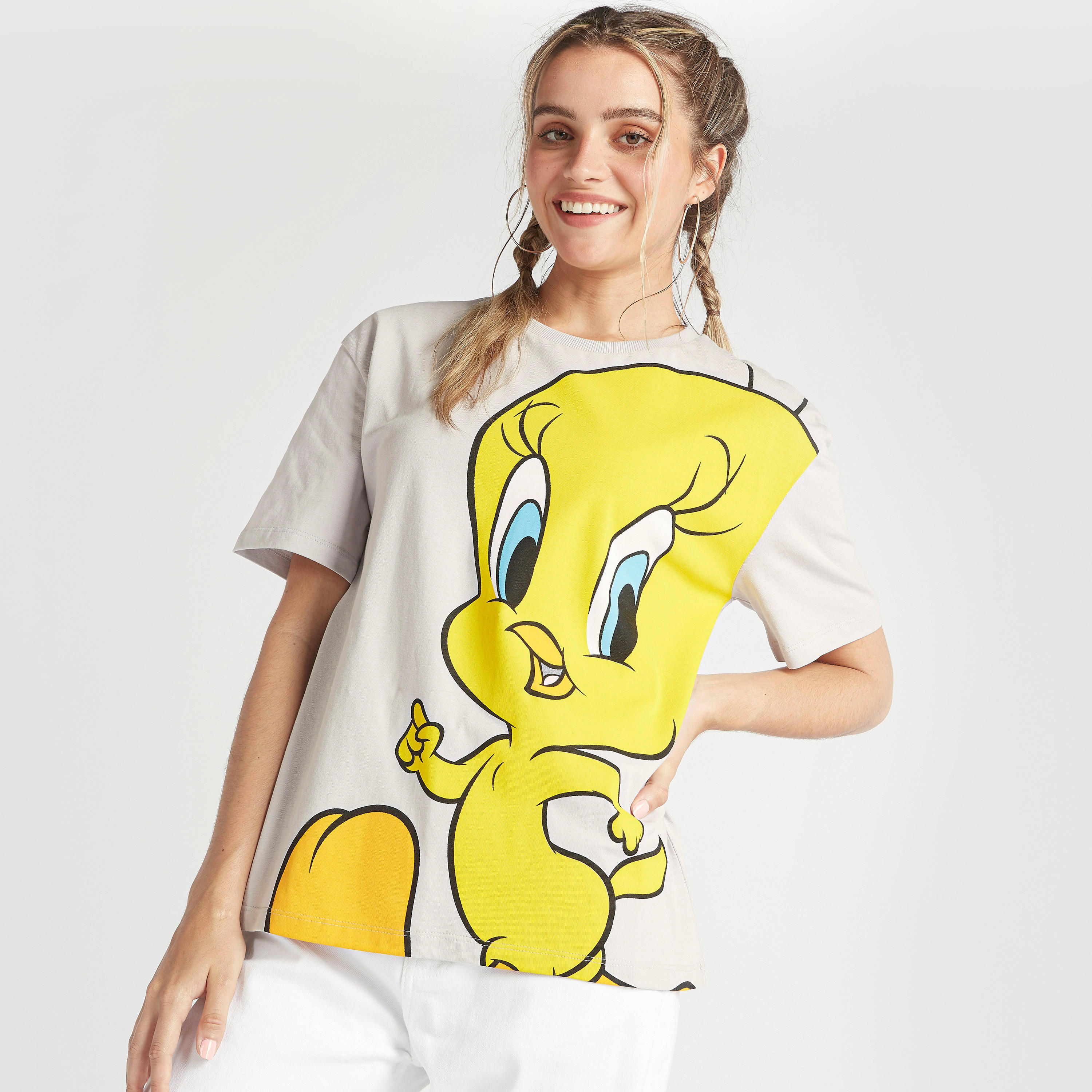 تيشيرت بياقة ضيّقة وأكمام قصيرة وطبعات تويتي-women-clothing-tshirts-image-1