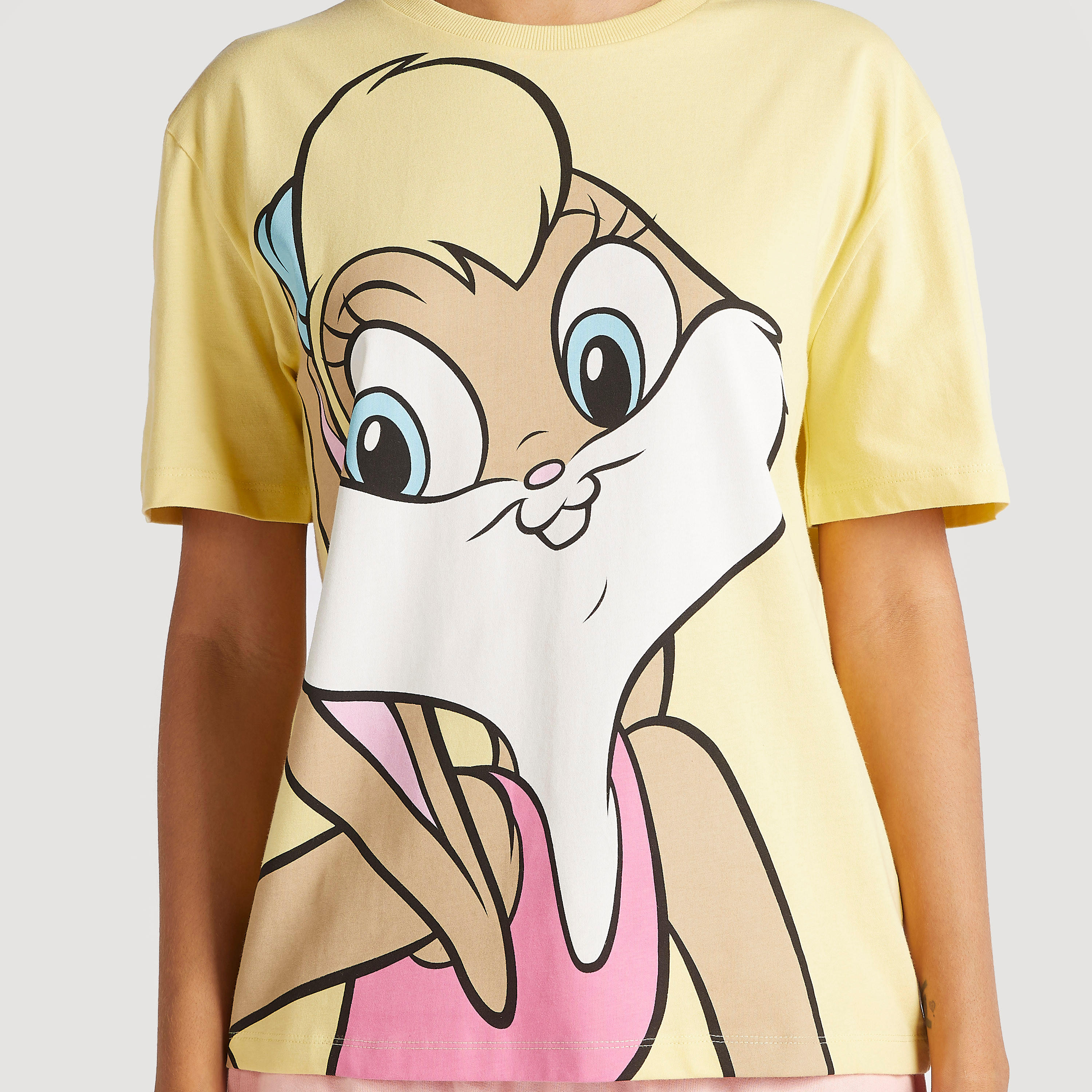 تيشيرت بياقة ضيقة وأكمام قصيرة وطبعات لوني تيونز-women-clothing-tshirts-image-3