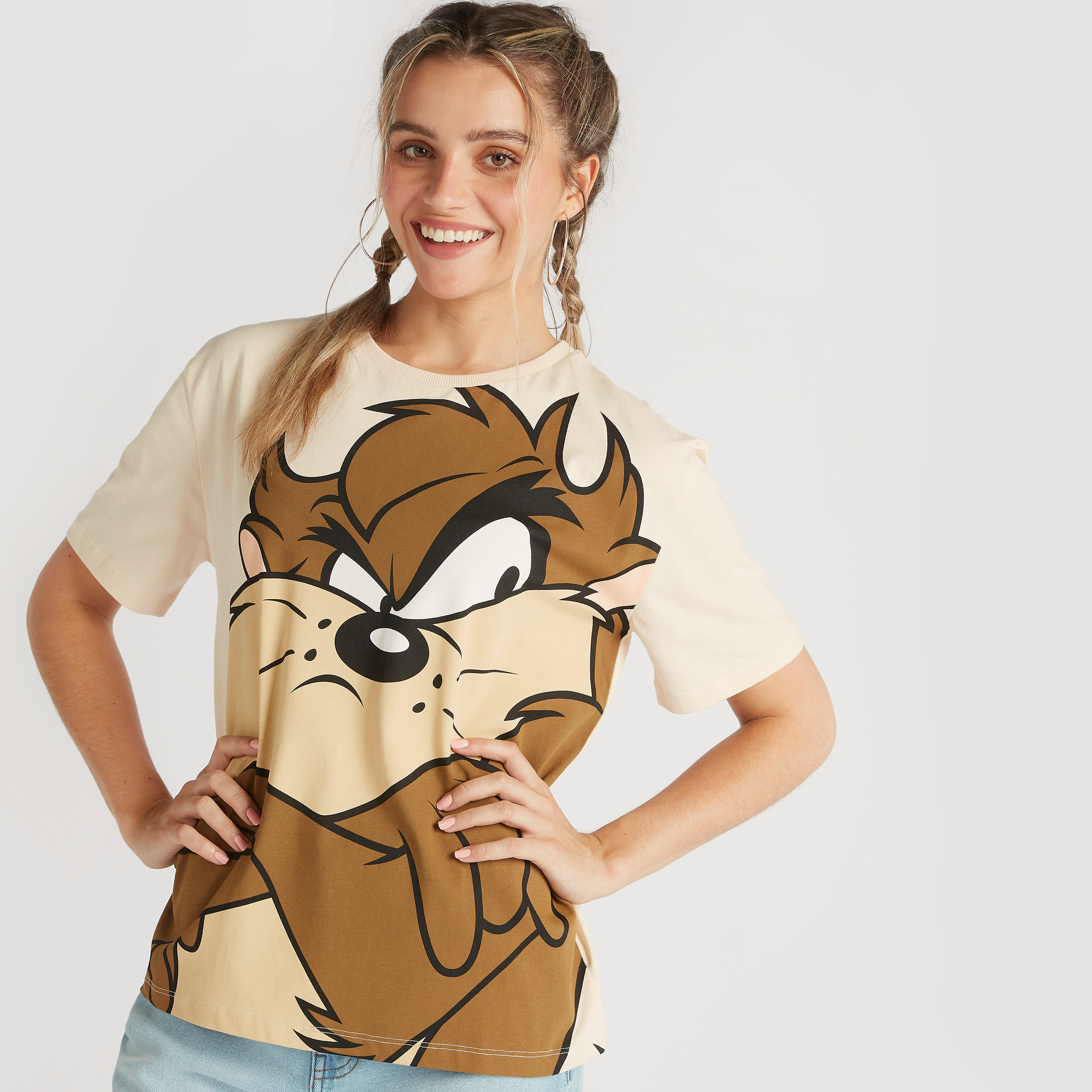 تيشيرت بأكمام قصيرة وياقة ضيّقة وطبعات تاز-women-clothing-tshirts-image-1