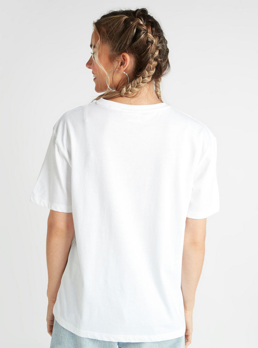 تيشيرت بياقة ضيقة وأكمام قصيرة وطبعات لوني تيونز-women-clothing-tshirts-image-4