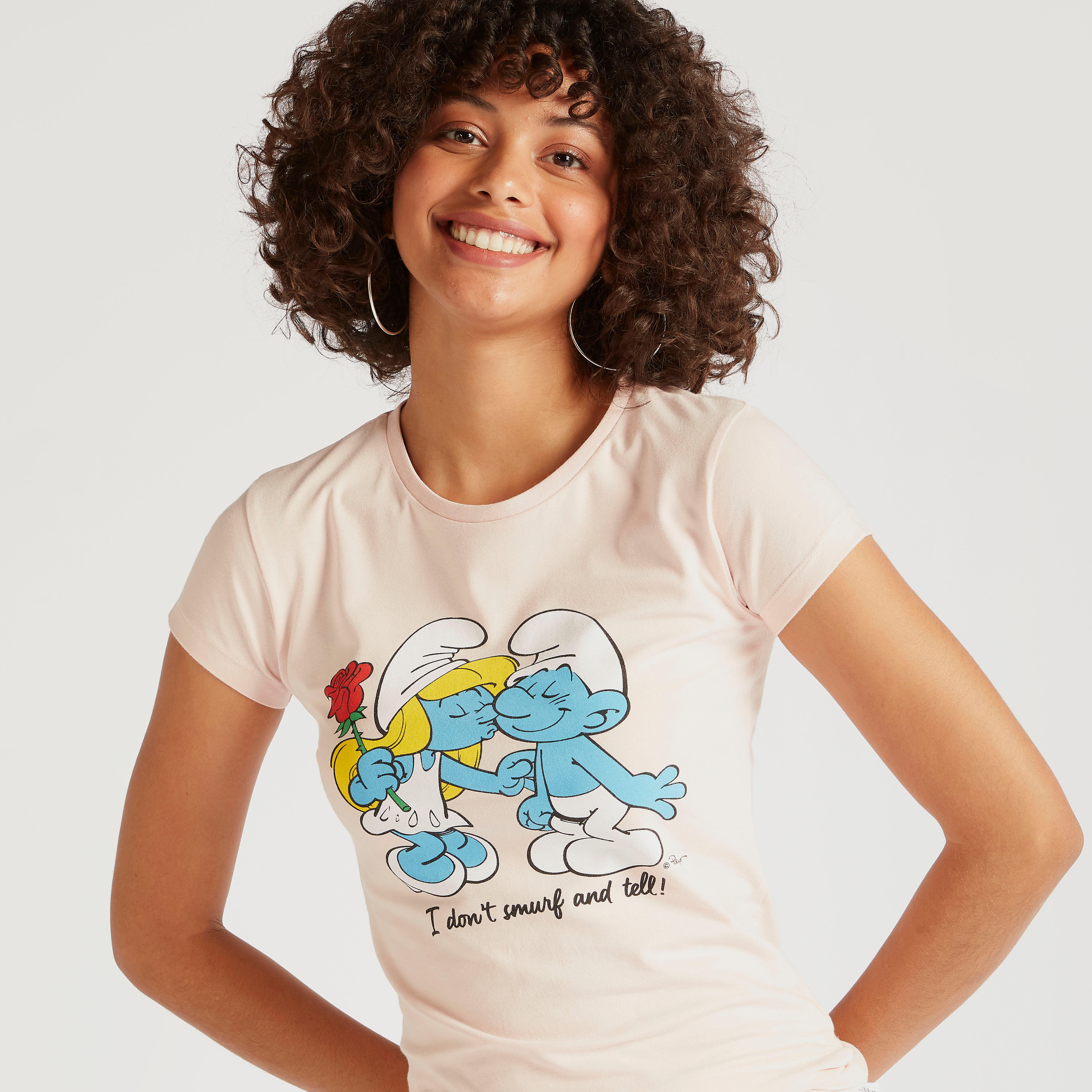 تيشيرت بياقة ضيّقة وأكمام كاب وطبعات السنافر-women-clothing-tshirts-image-1