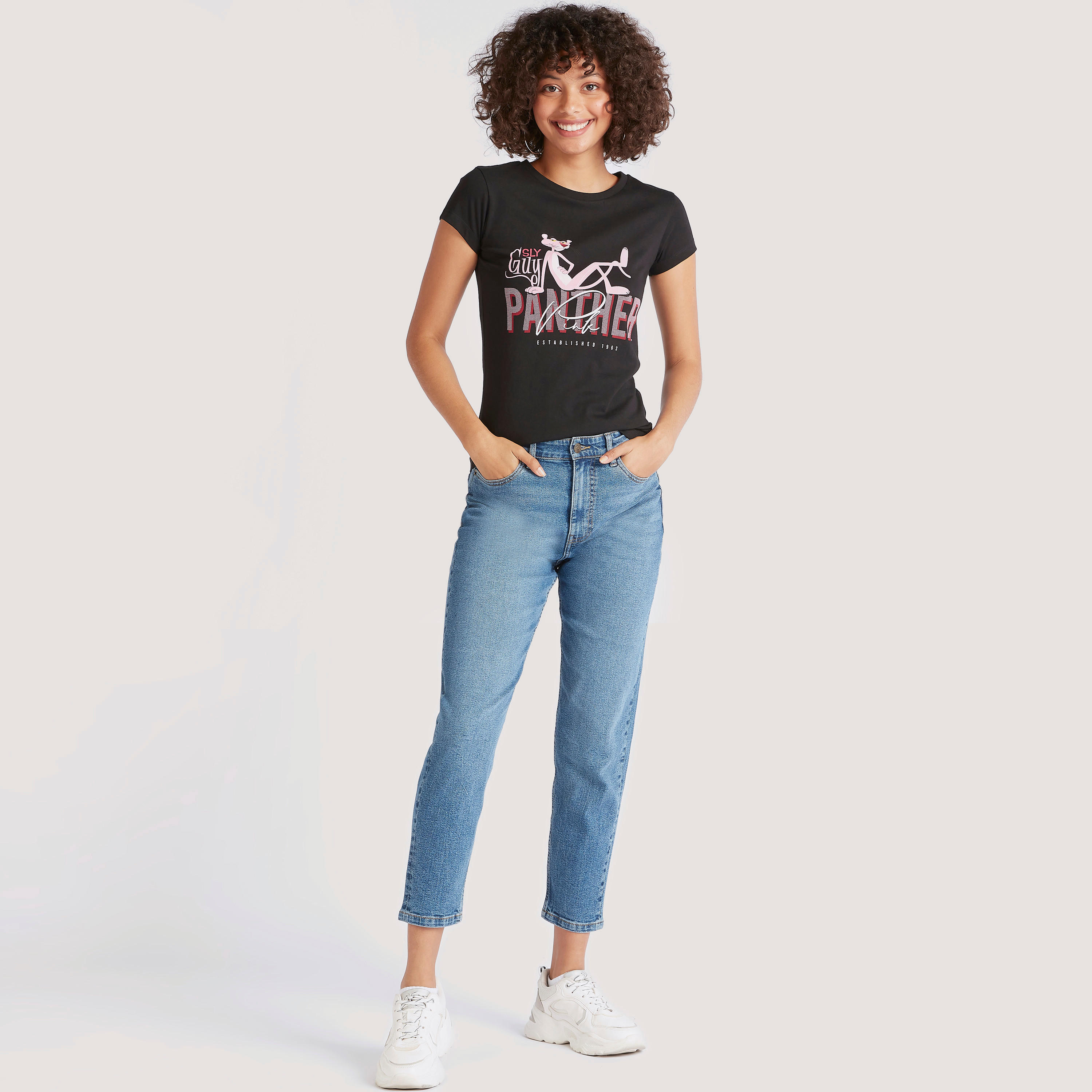 تيشيرت بياقة ضيقة وأكمام كاب وطبعات ذي بينك بانتر-women-clothing-tshirts-image-2