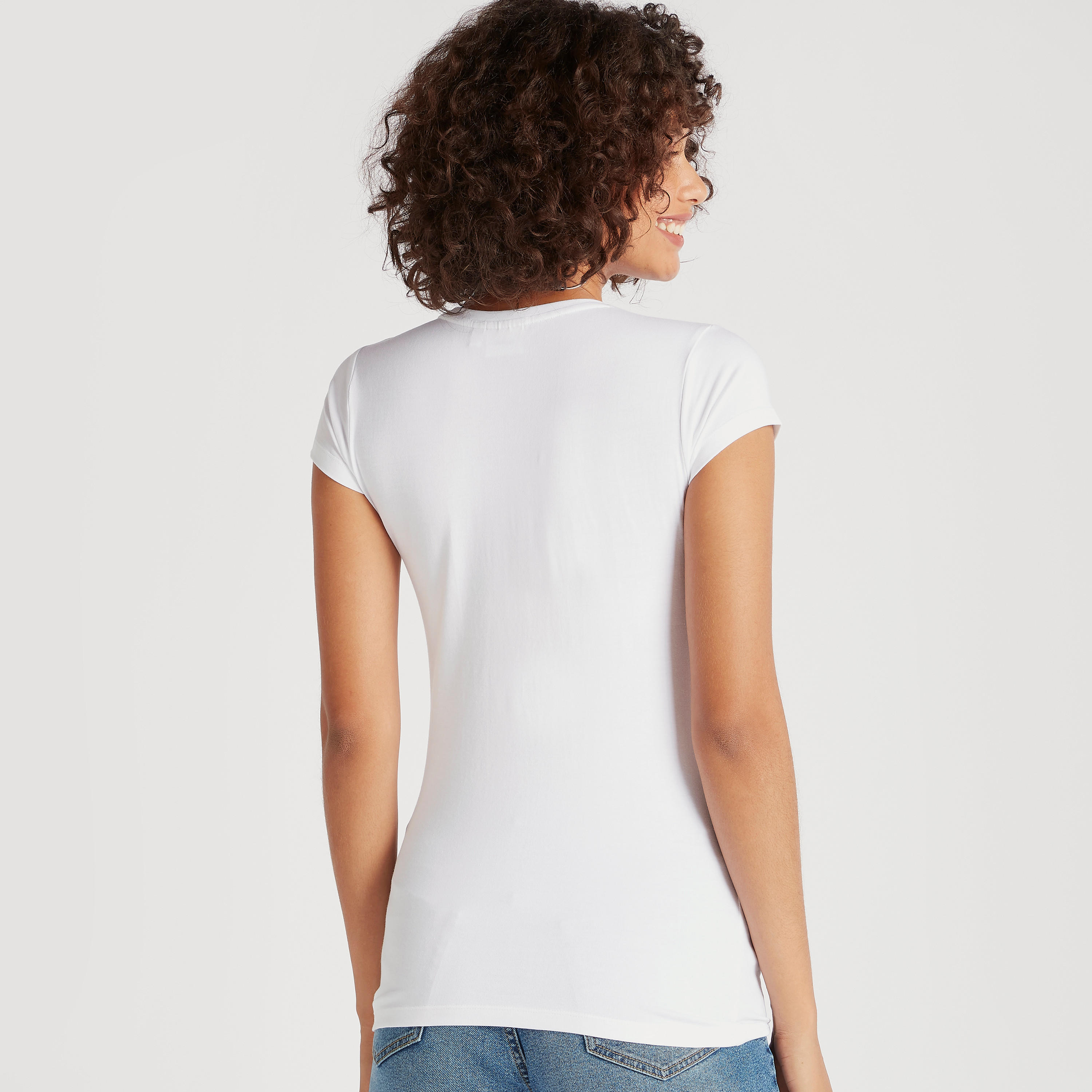 تيشيرت بياقة ضيّقة وأكمام كاب وطبعات ميكي أند ذي فريندز-women-clothing-tshirts-image-4