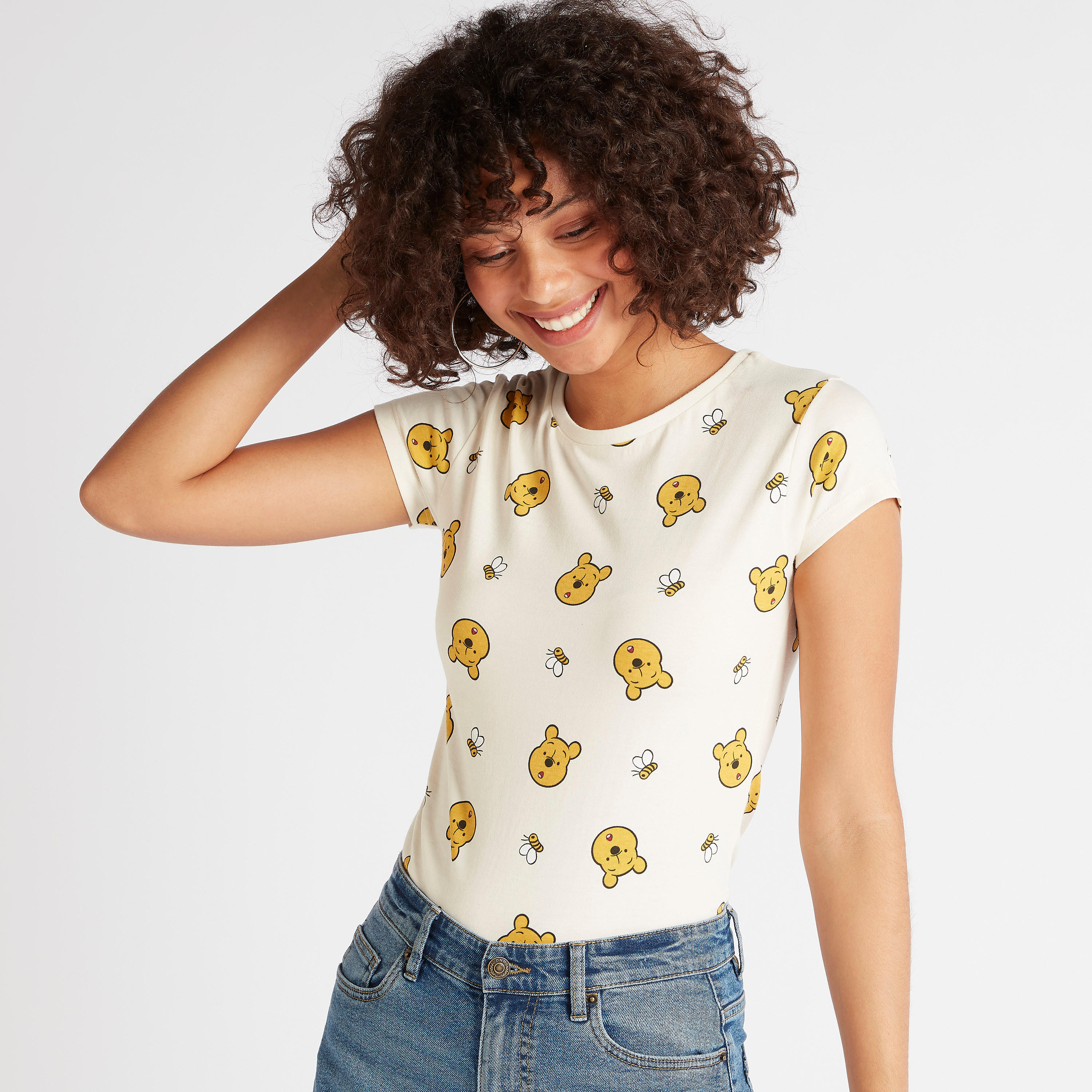تيشيرت بطبعات ويني ذي بو وأكمام كاب وياقة ضيّقة-women-clothing-tshirts-image-1