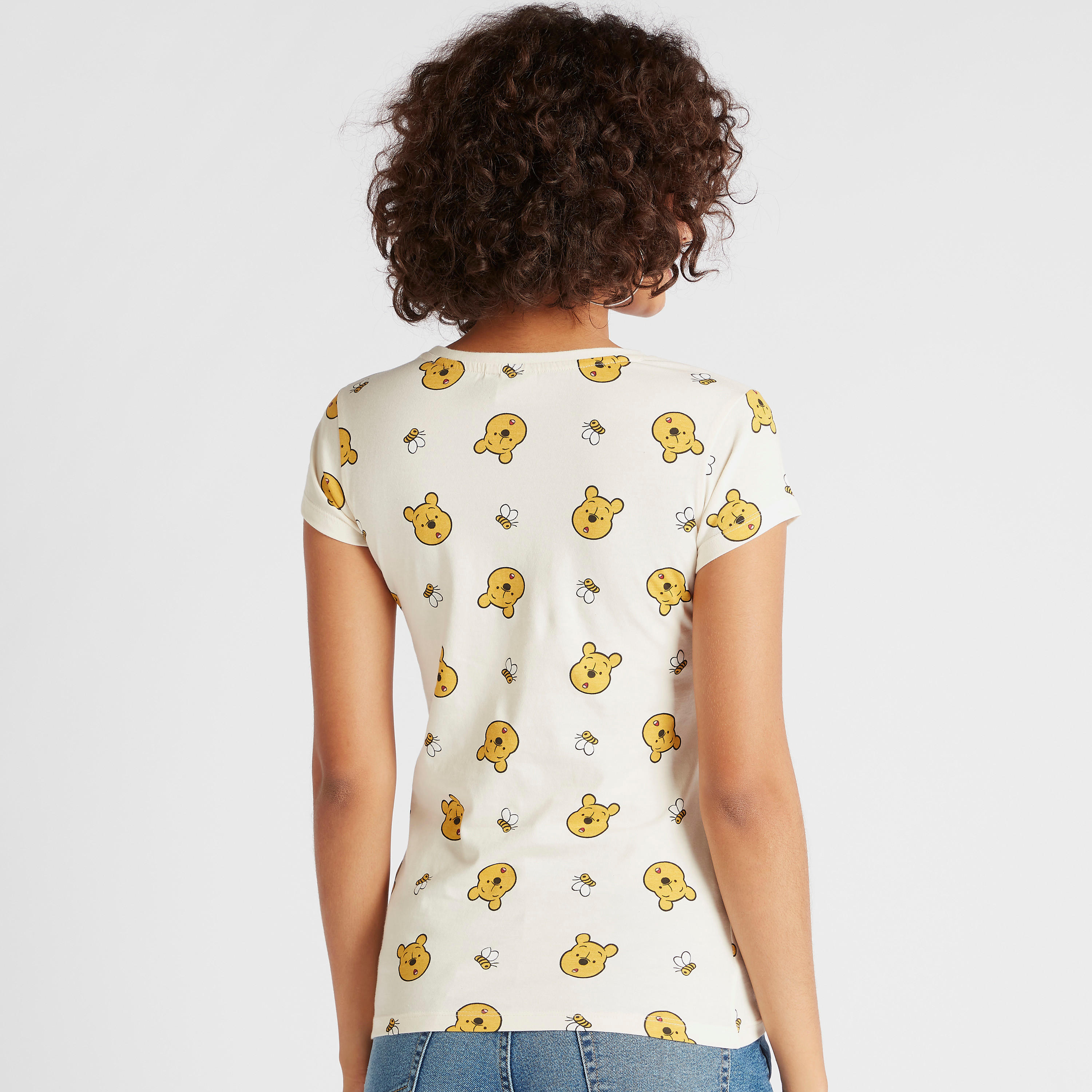 تيشيرت بطبعات ويني ذي بو وأكمام كاب وياقة ضيّقة-women-clothing-tshirts-image-4