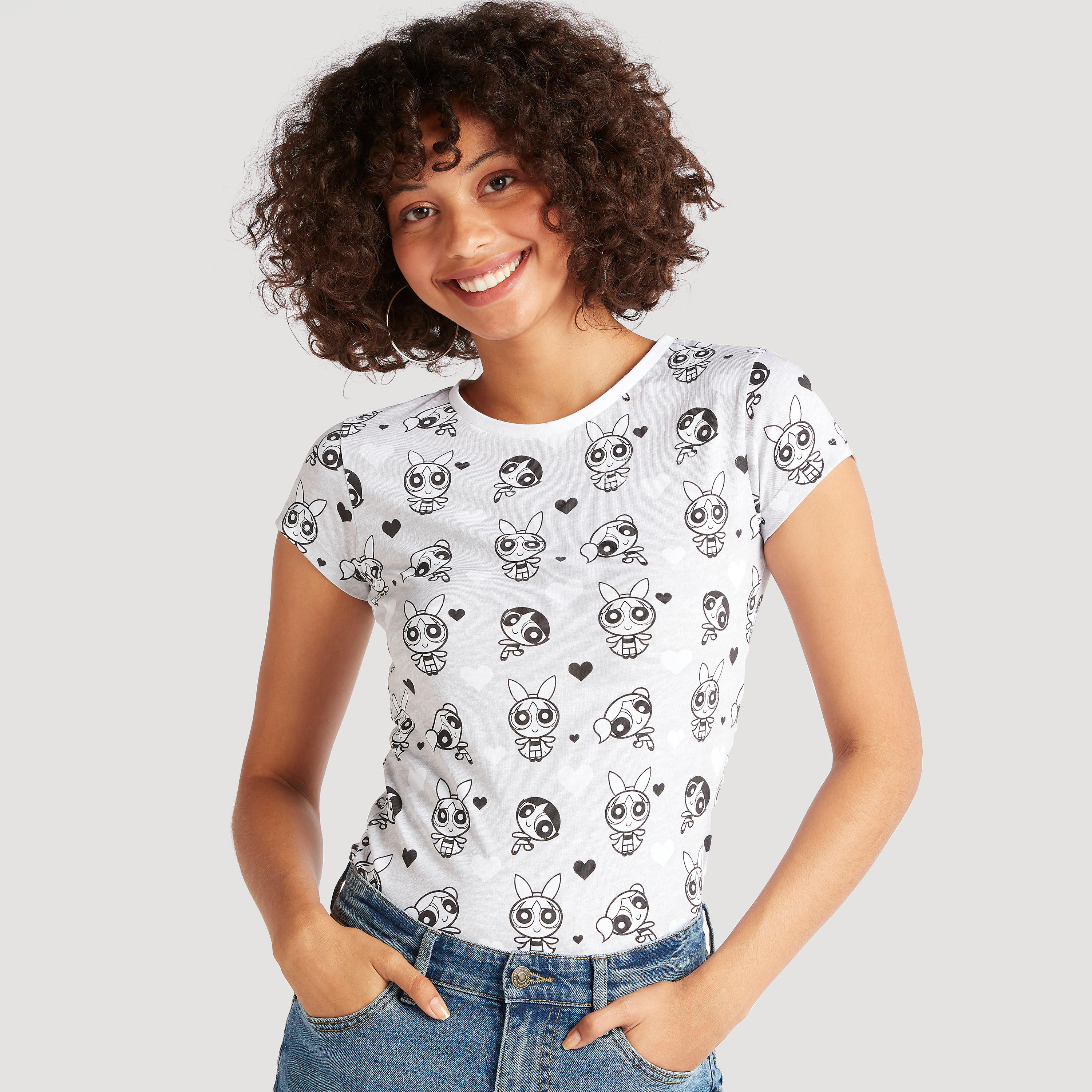 تيشيرت بياقة ضيّقة وأكمام كاب وطبعات ذي باورباف جيرلز-women-clothing-tshirts-image-1