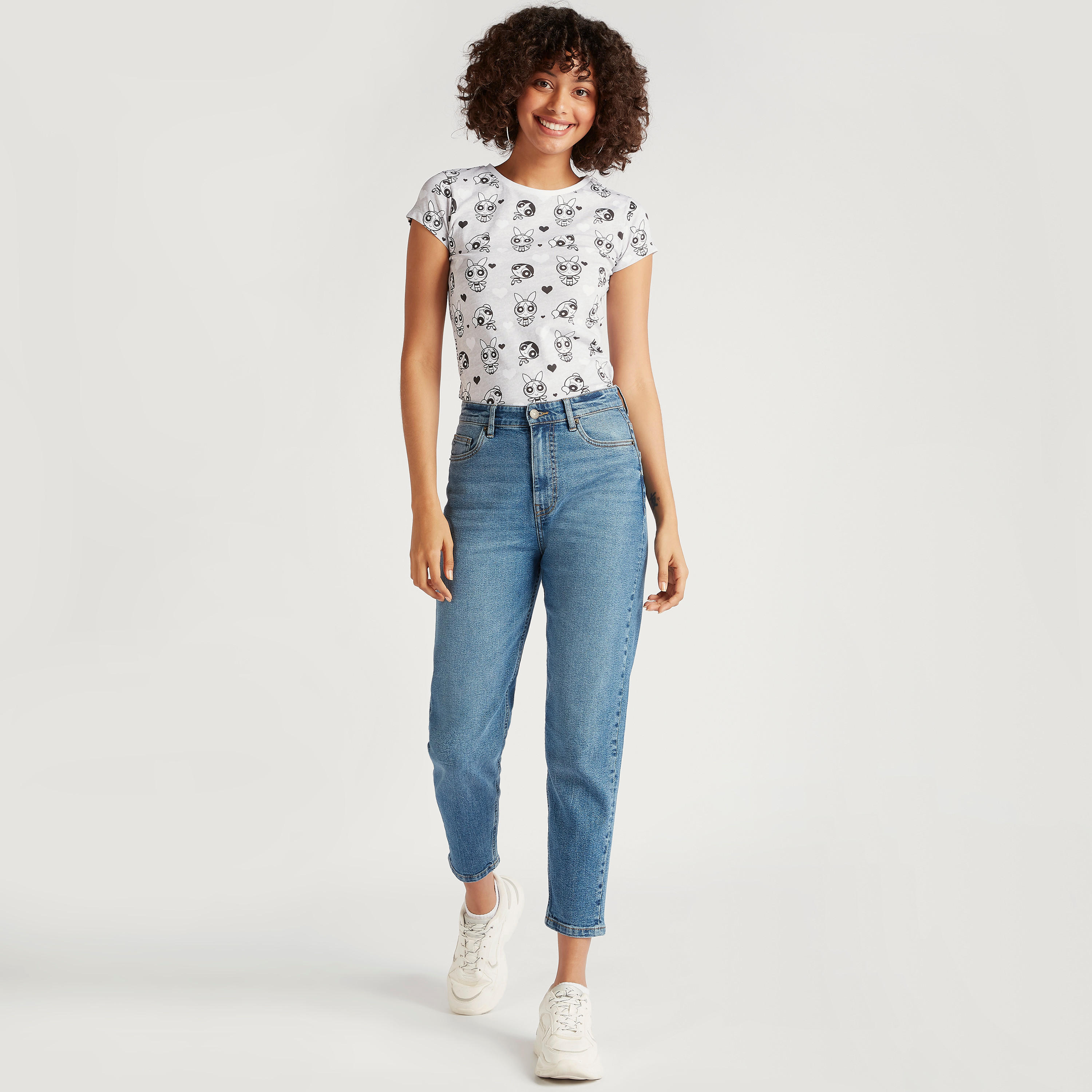 تيشيرت بياقة ضيّقة وأكمام كاب وطبعات ذي باورباف جيرلز-women-clothing-tshirts-image-2