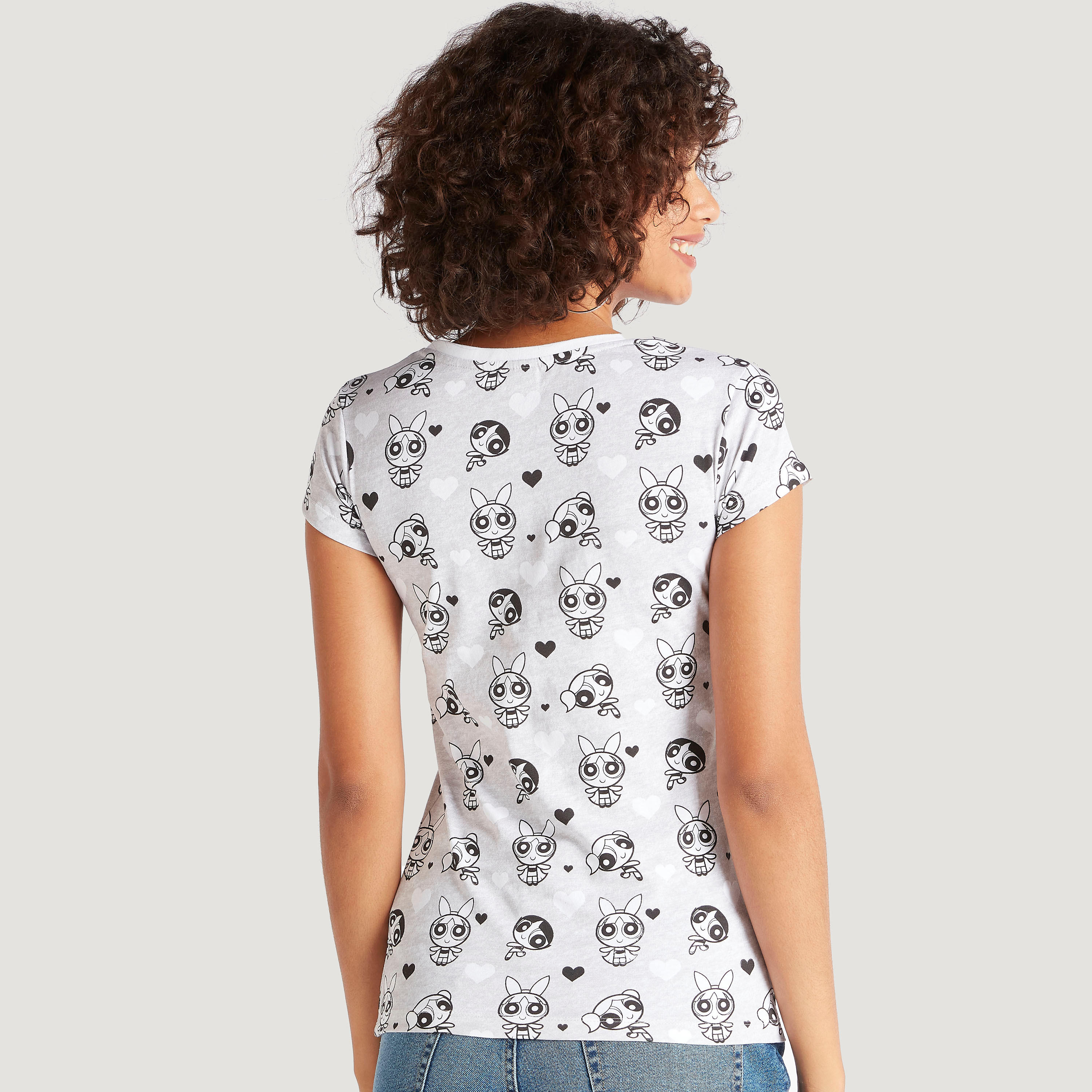 تيشيرت بياقة ضيّقة وأكمام كاب وطبعات ذي باورباف جيرلز-women-clothing-tshirts-image-4