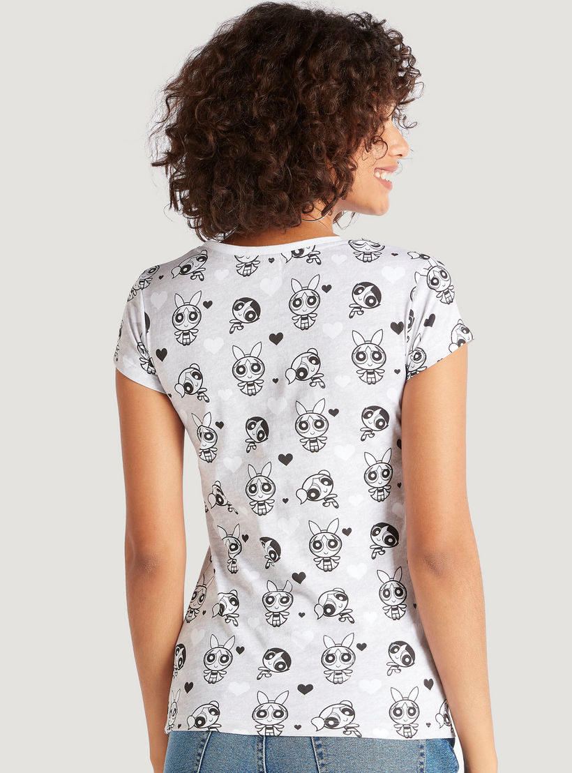تيشيرت بياقة ضيّقة وأكمام كاب وطبعات ذي باورباف جيرلز-women-clothing-tshirts-image-4