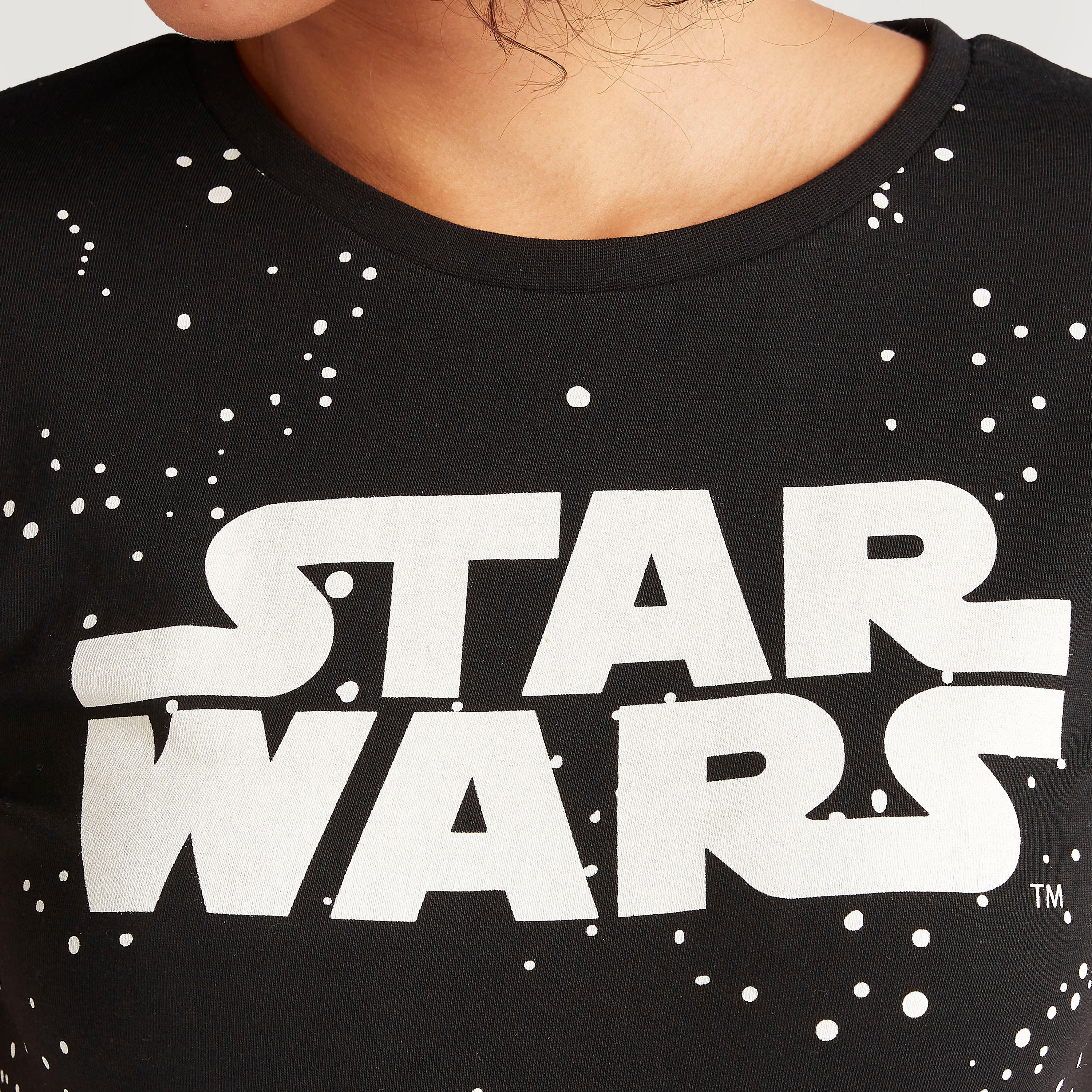 تيشيرت بياقة ضيّقة وأكمام كاب وطبعات ستار وورز-women-clothing-tshirts-image-3
