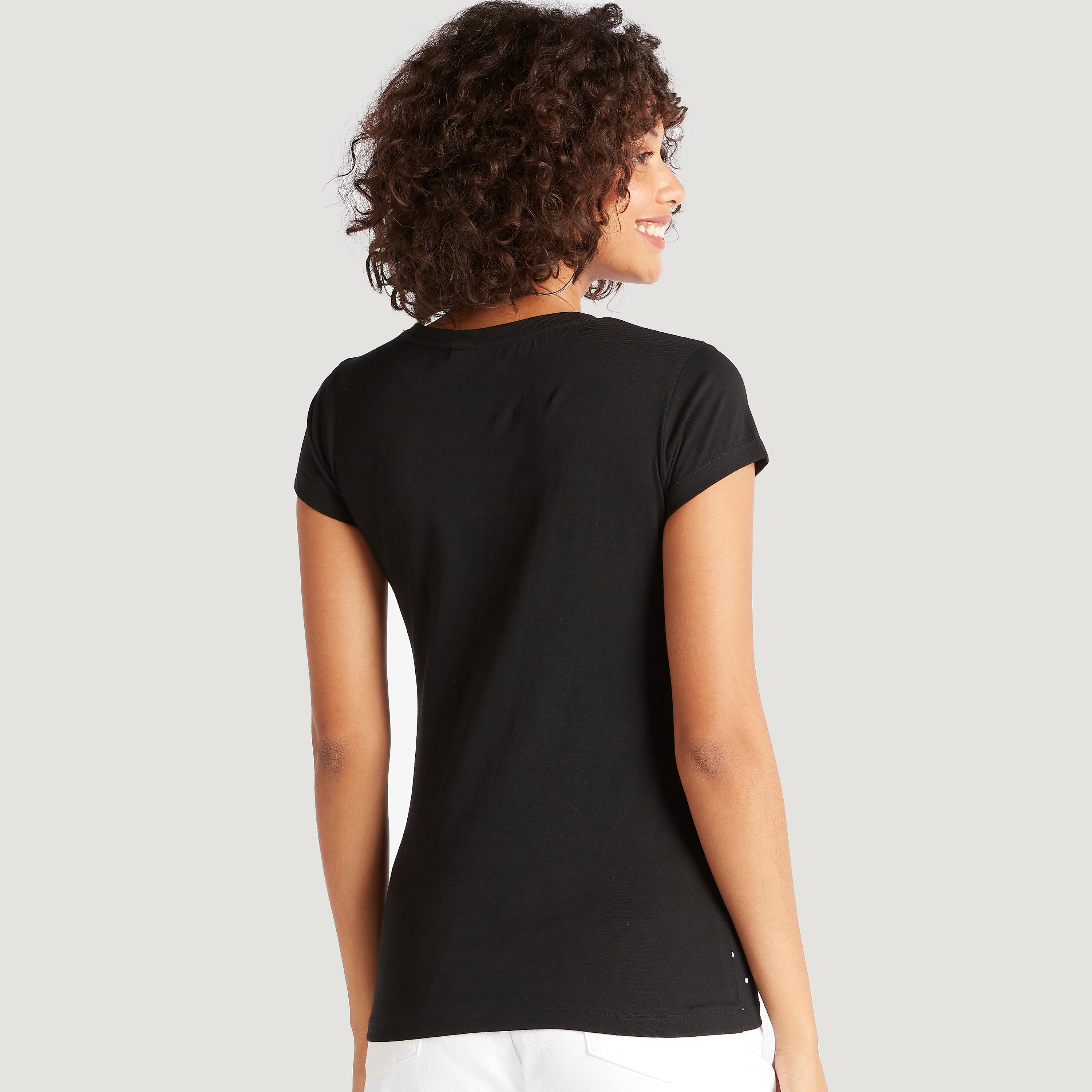 تيشيرت بياقة ضيّقة وأكمام كاب وطبعات ستار وورز-women-clothing-tshirts-image-4