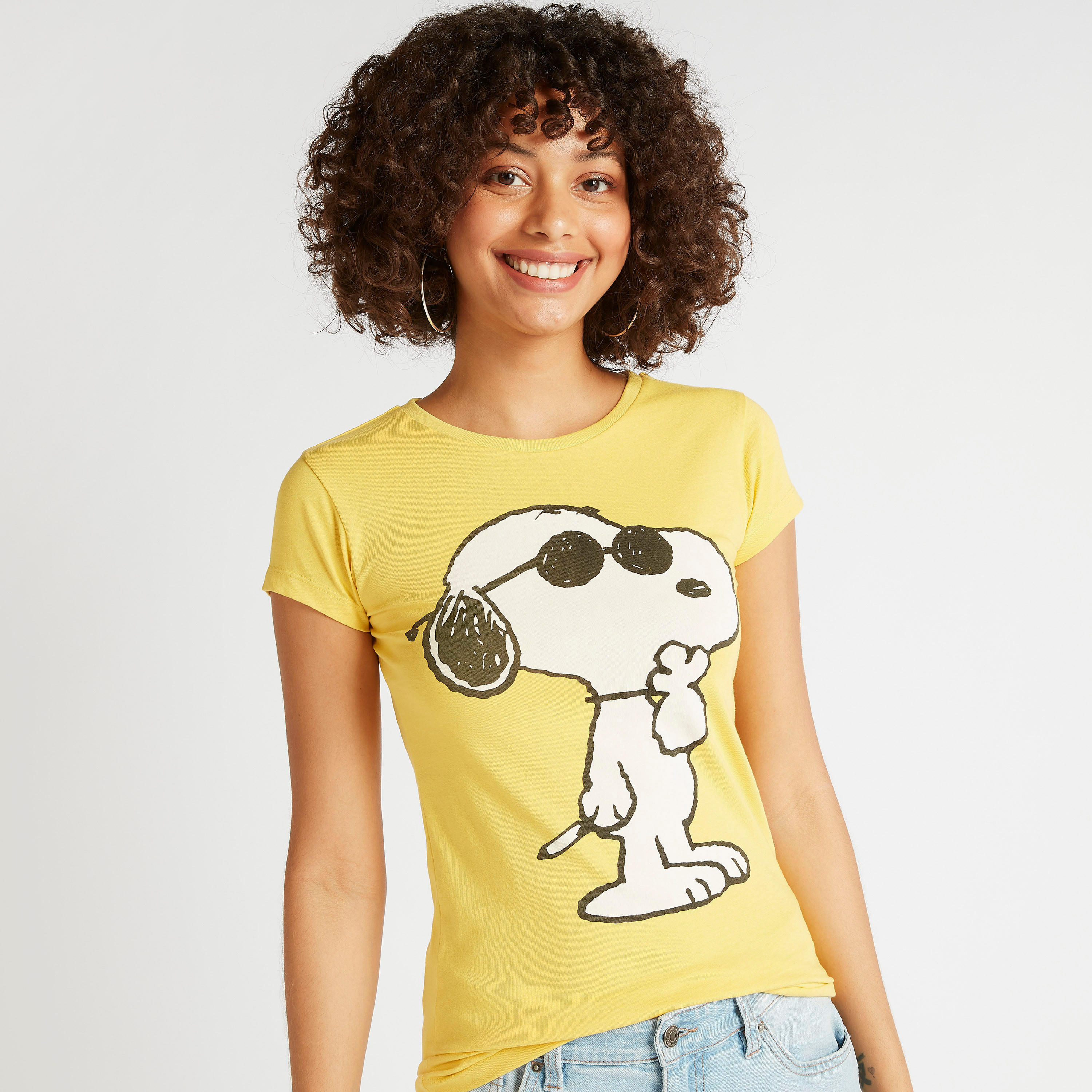 تيشيرت بياقة ضيّقة وأكمام كاب وطبعات بينوتس-women-clothing-tshirts-image-1