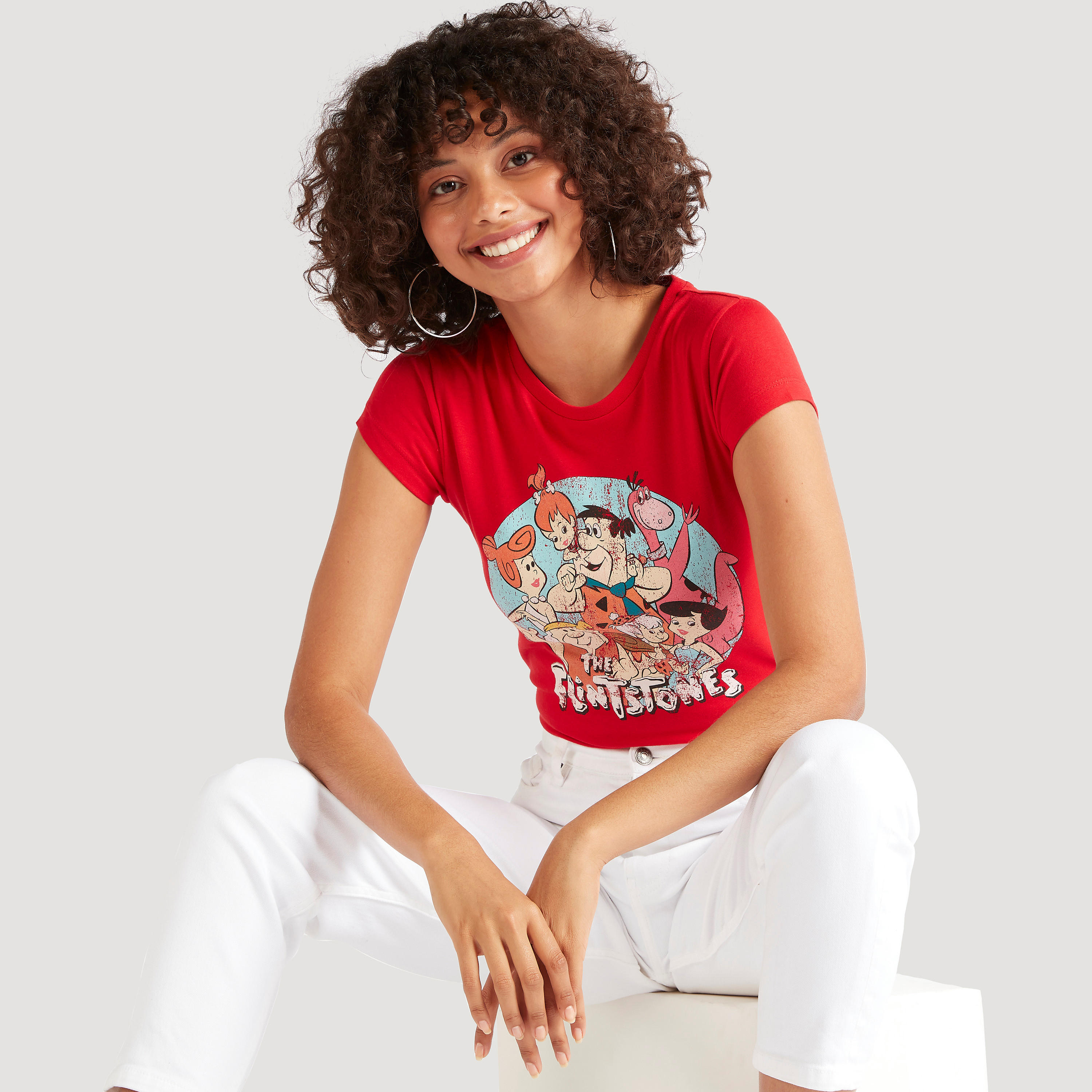 تيشيرت بياقة ضيّقة وأكمام كاب وطبعات ذي فلينستون-women-clothing-tshirts-image-1