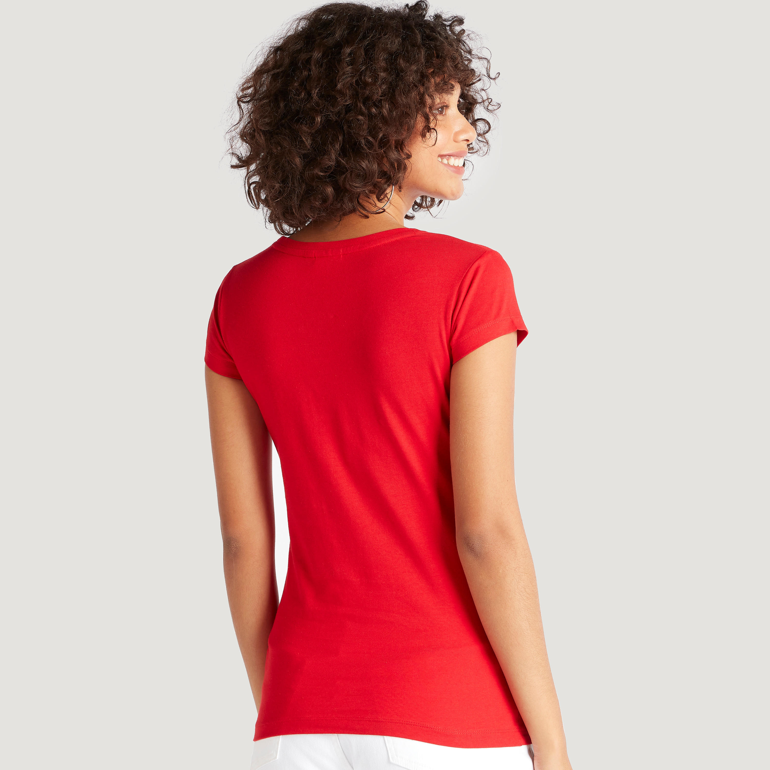 تيشيرت بياقة ضيّقة وأكمام كاب وطبعات ذي فلينستون-women-clothing-tshirts-image-4