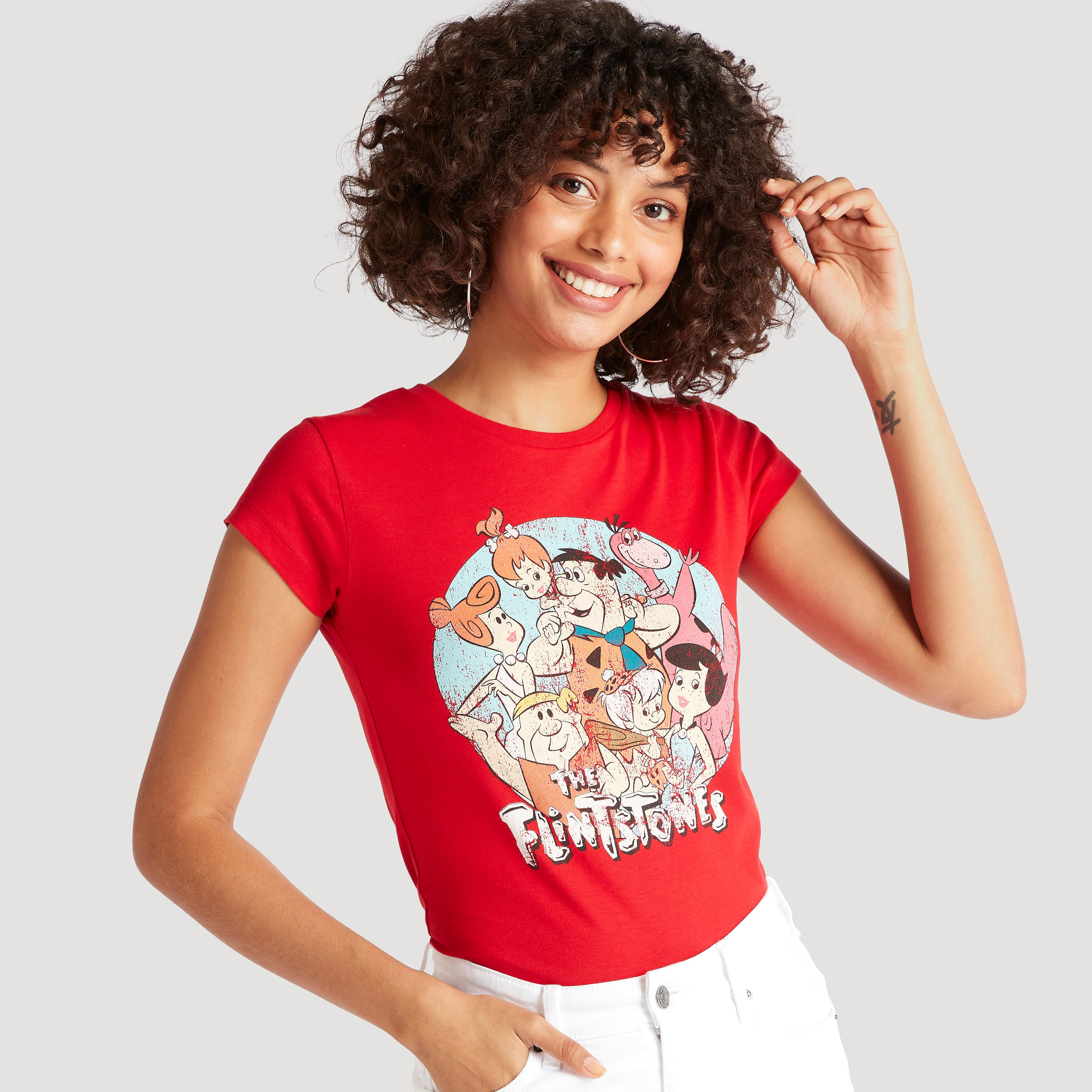 تيشيرت بياقة ضيّقة وأكمام كاب وطبعات ذي فلينستون-women-clothing-tshirts-image-5
