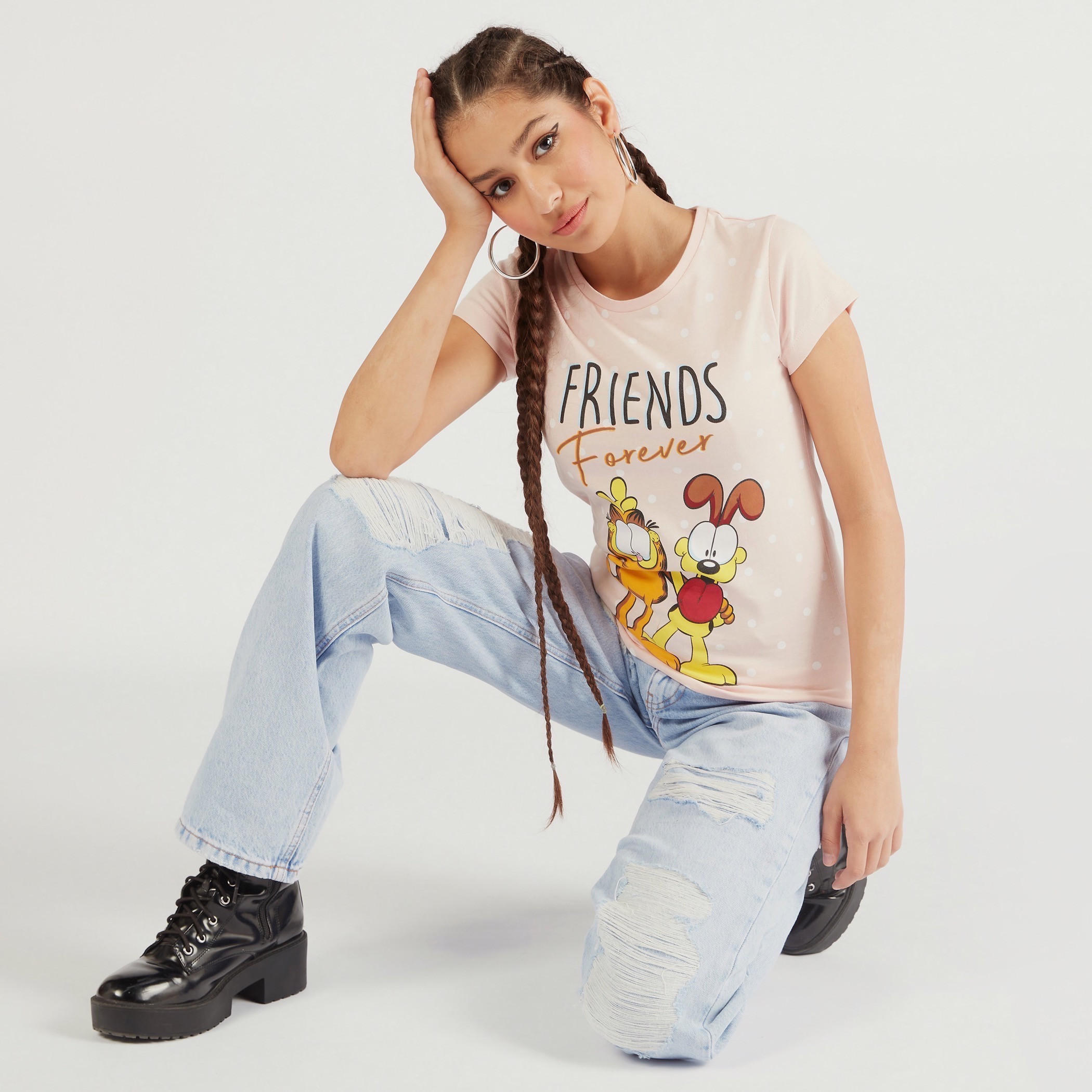 تيشيرت بياقة ضيقة وأكمام كاب وطبعات غارفيلد أند أودي-women-clothing-tshirts-image-1