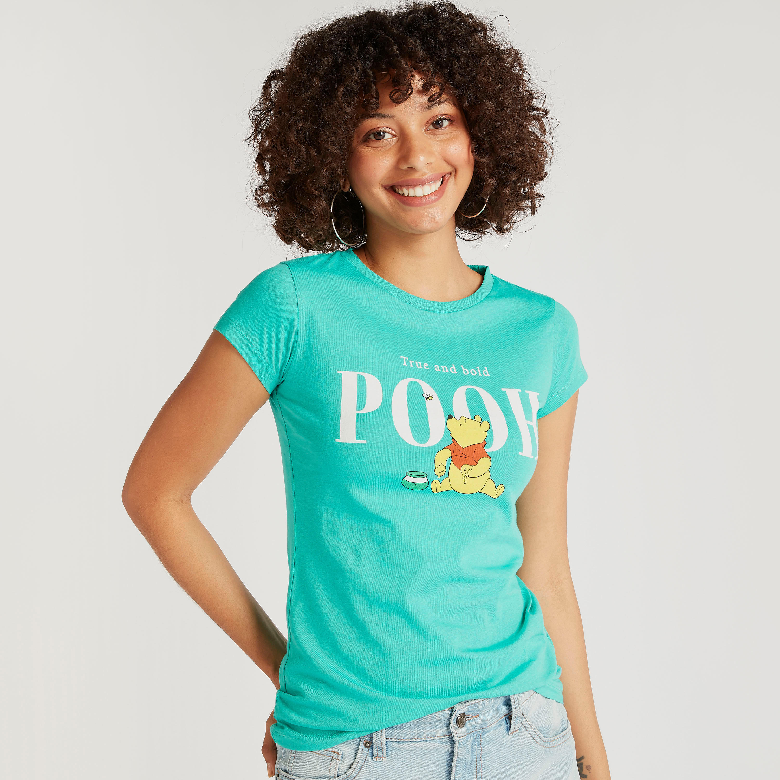 تيشيرت بطبعات ويني ذي بو وأكمام كاب وياقة ضيّقة-women-clothing-tshirts-image-1