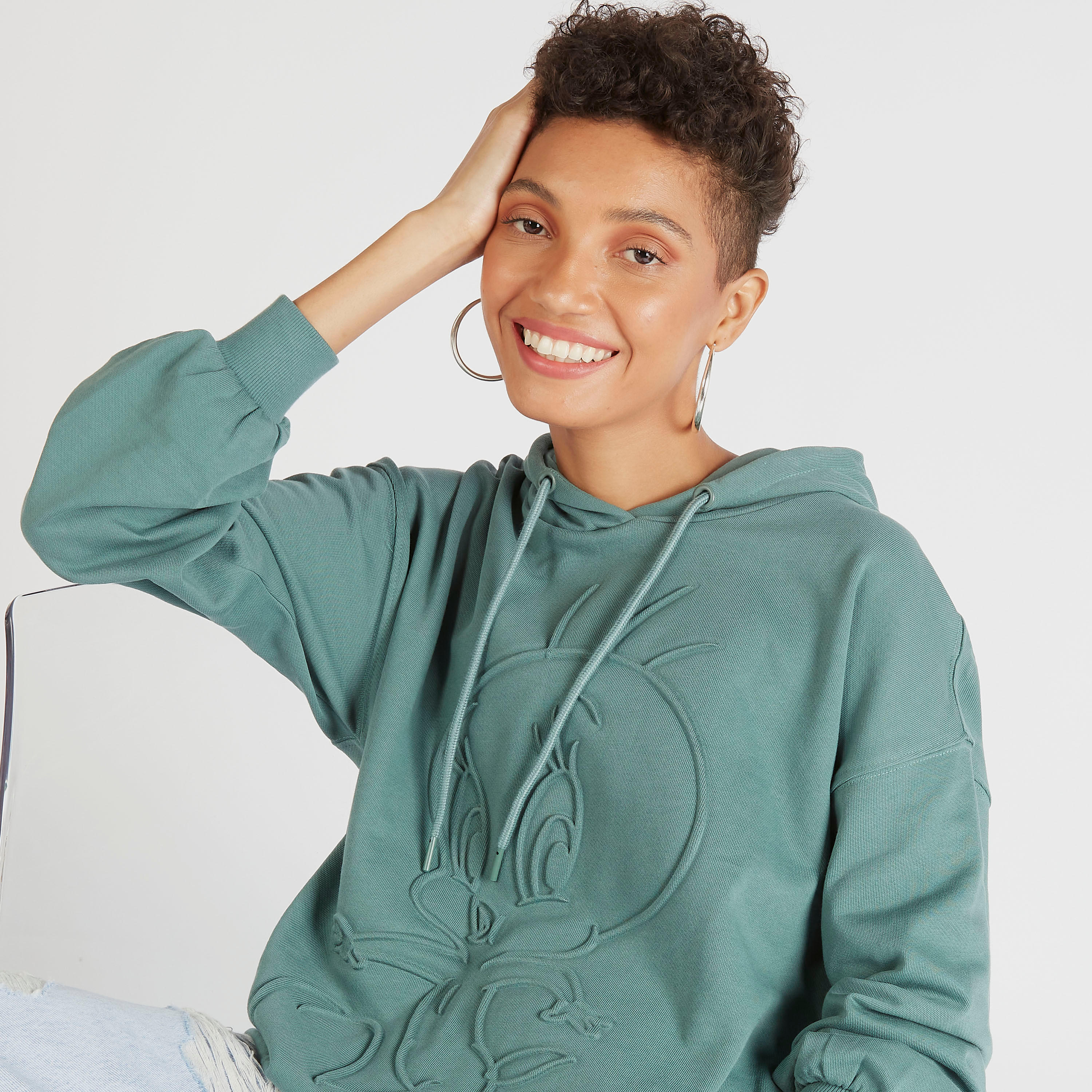هودي بأكمام طويلة مزين بنقوش تويتي-women-winterwear-hoodiesandsweatshirts-hoodies-image-3