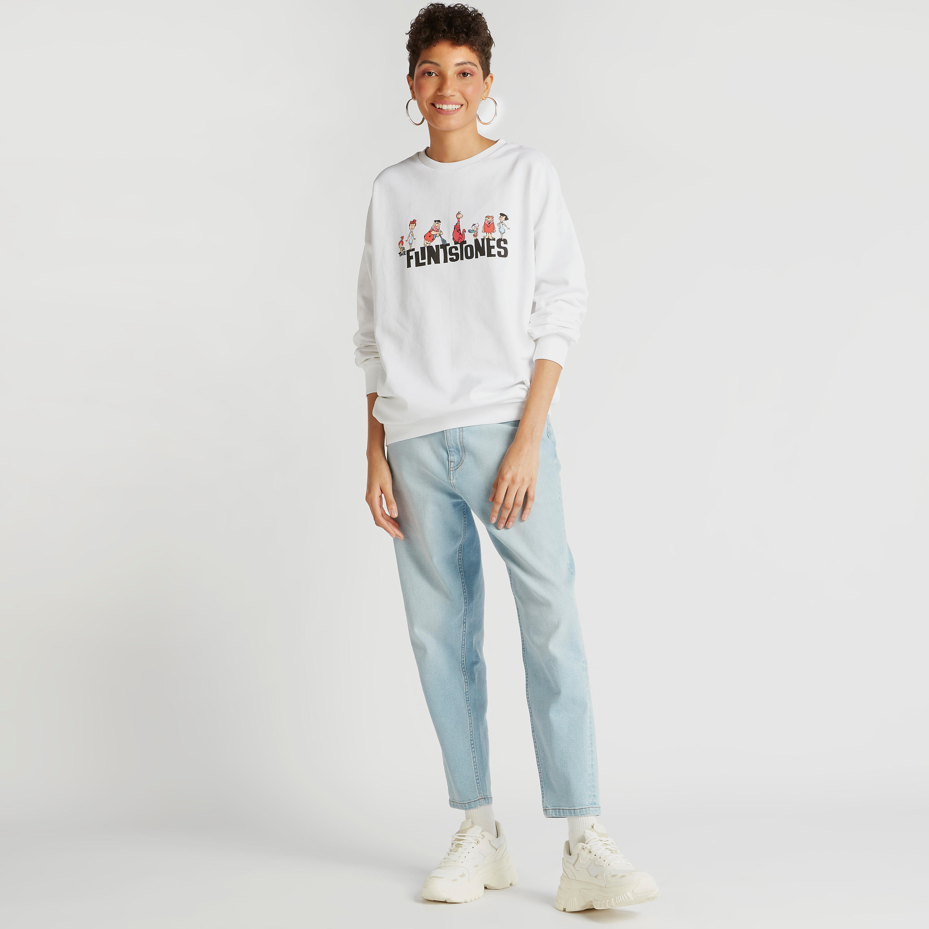 سويت شيرت بأكمام طويلة وياقة ضيّقة وطبعات ذي فلينستون-women-winterwear-hoodiesandsweatshirts-sweatshirts-image-2