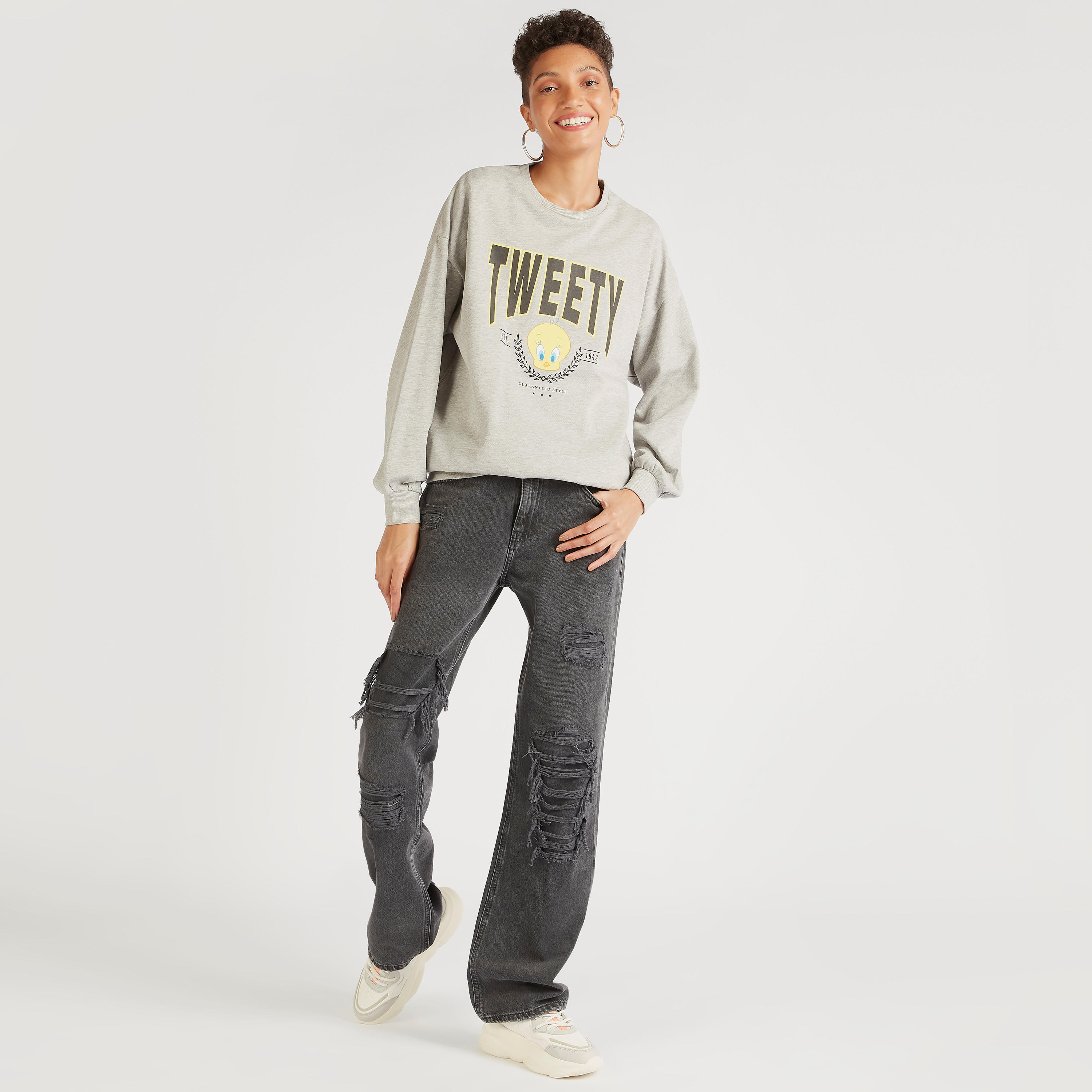 سويت شيرت بأكمام طويلة وياقة ضيّقة وطبعات تويتي-women-winterwear-hoodiesandsweatshirts-sweatshirts-image-2